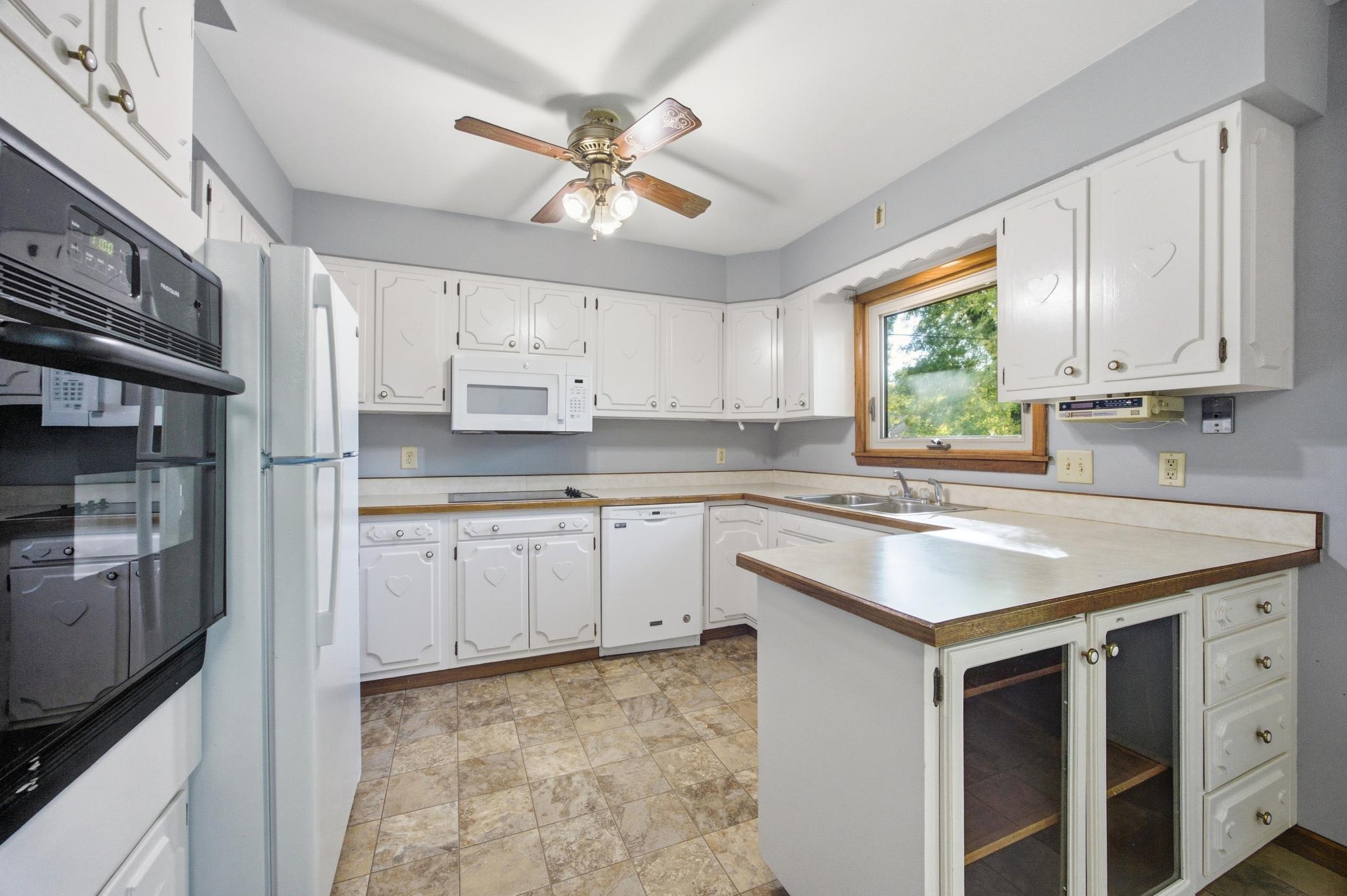 1961 single family home for sale at 90 Cedar Avenue N in Fargo, ND — 4 bed, 2 bath (photo 11 of 47)
