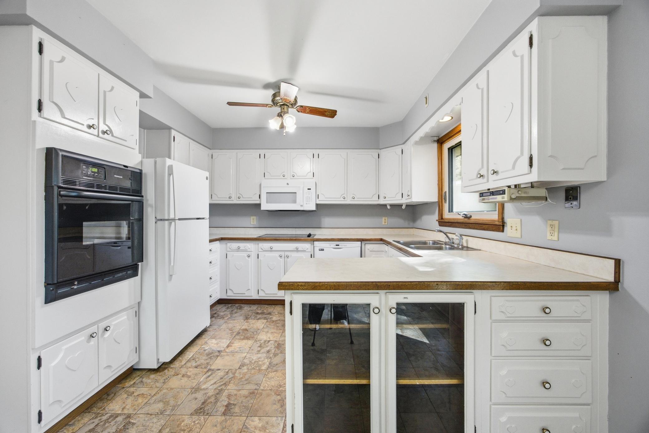 1961 single family home for sale at 90 Cedar Avenue N in Fargo, ND — 4 bed, 2 bath (photo 12 of 47)