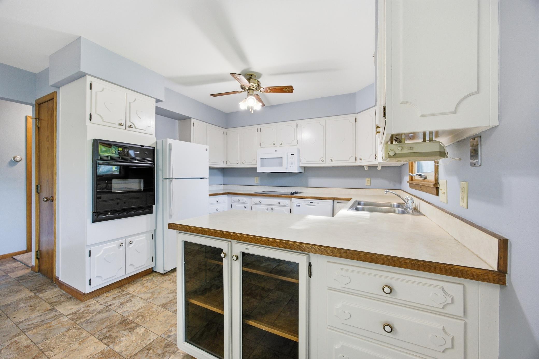 1961 single family home for sale at 90 Cedar Avenue N in Fargo, ND — 4 bed, 2 bath (photo 15 of 47)
