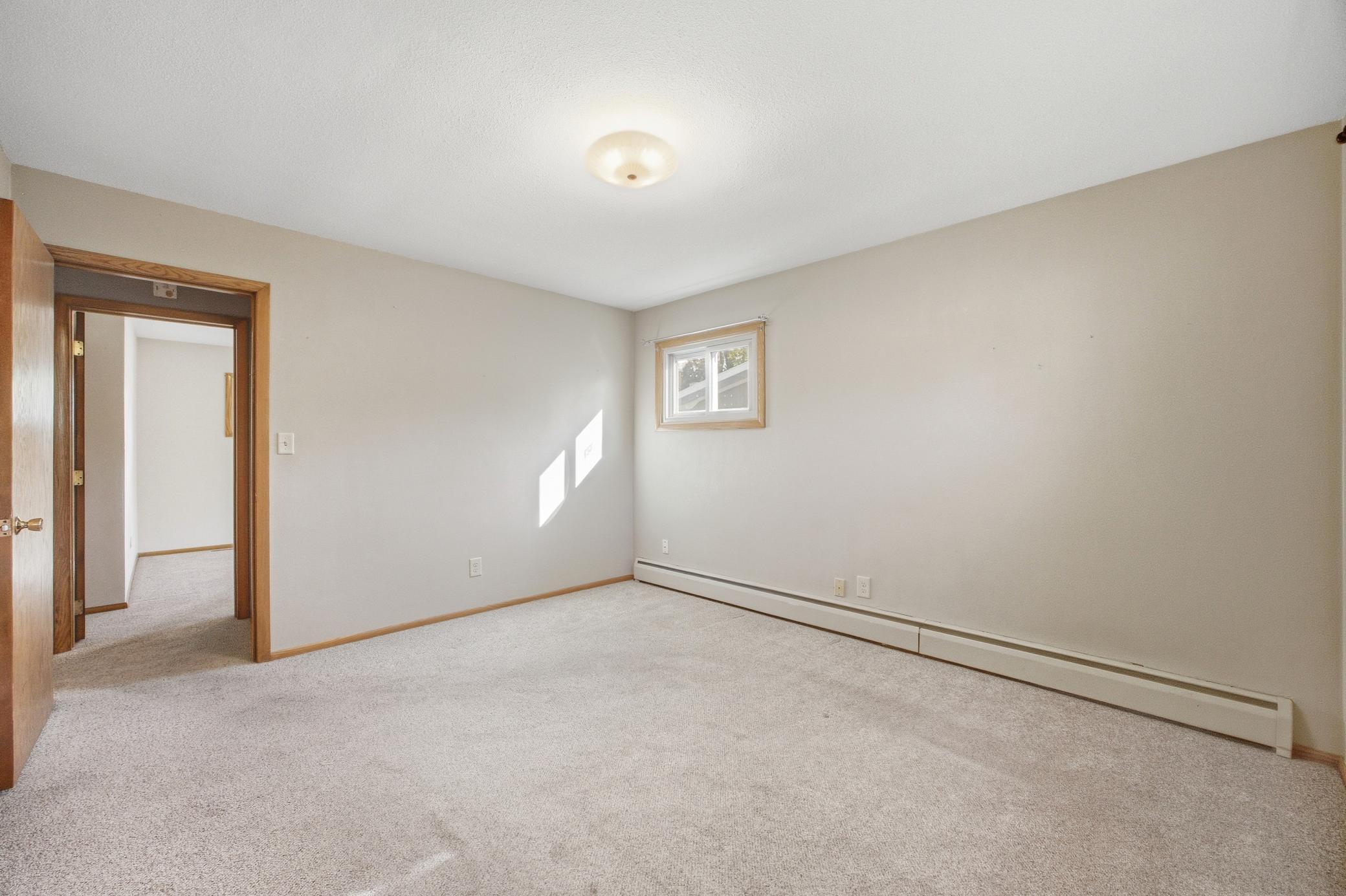 1961 single family home for sale at 90 Cedar Avenue N in Fargo, ND — 4 bed, 2 bath (photo 19 of 47)