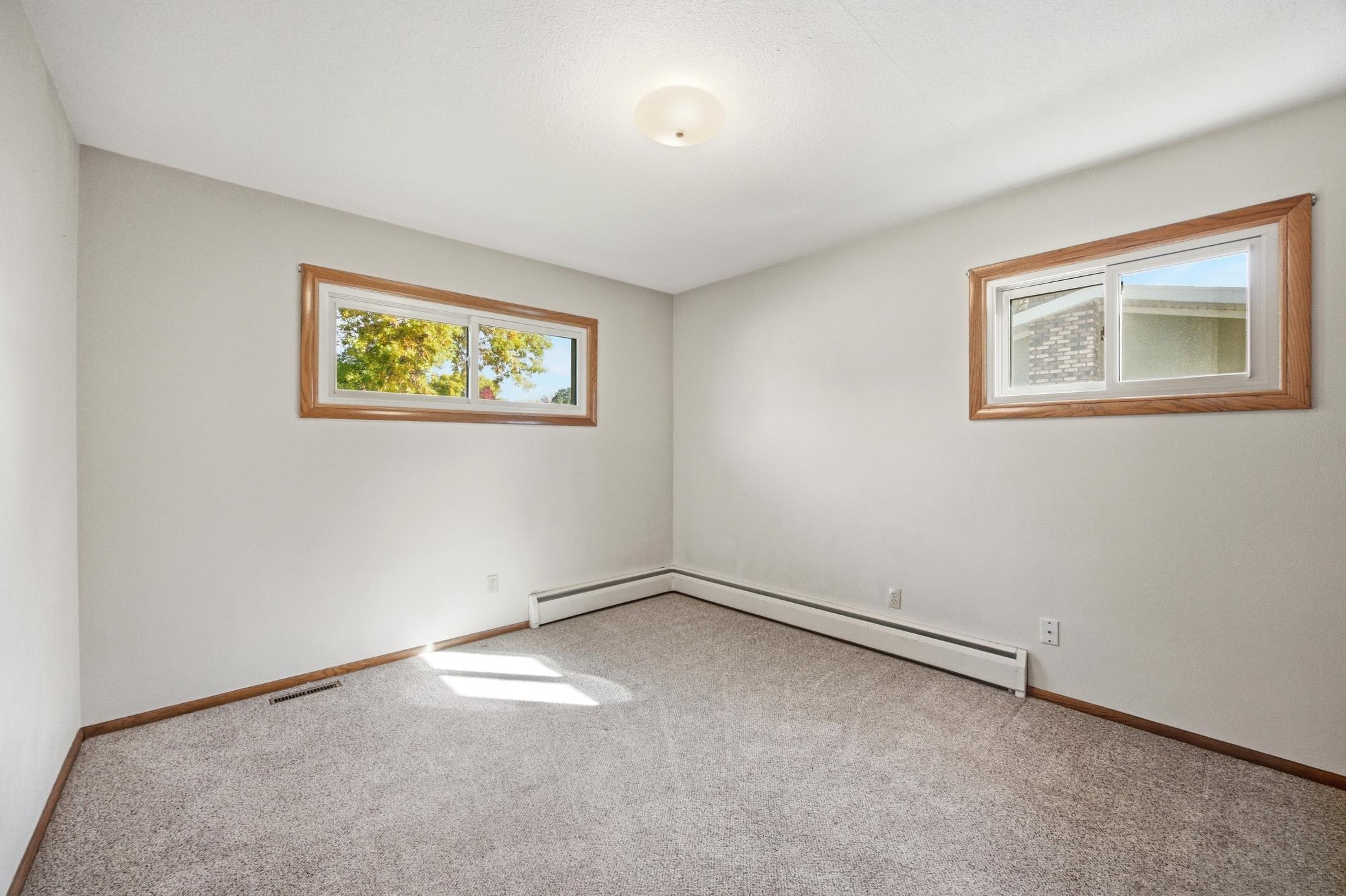 1961 single family home for sale at 90 Cedar Avenue N in Fargo, ND — 4 bed, 2 bath (photo 20 of 47)