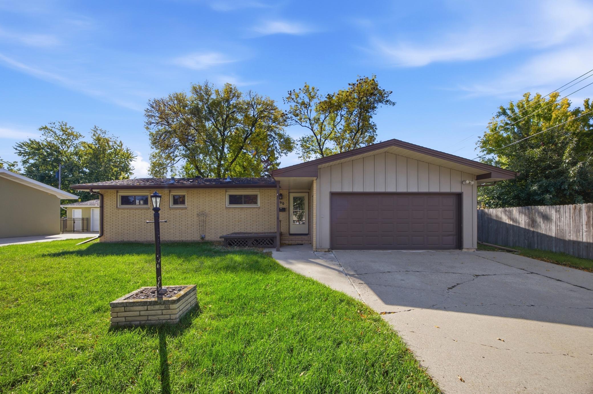 1961 single family home for sale at 90 Cedar Avenue N in Fargo, ND — 4 bed, 2 bath (photo 3 of 47)