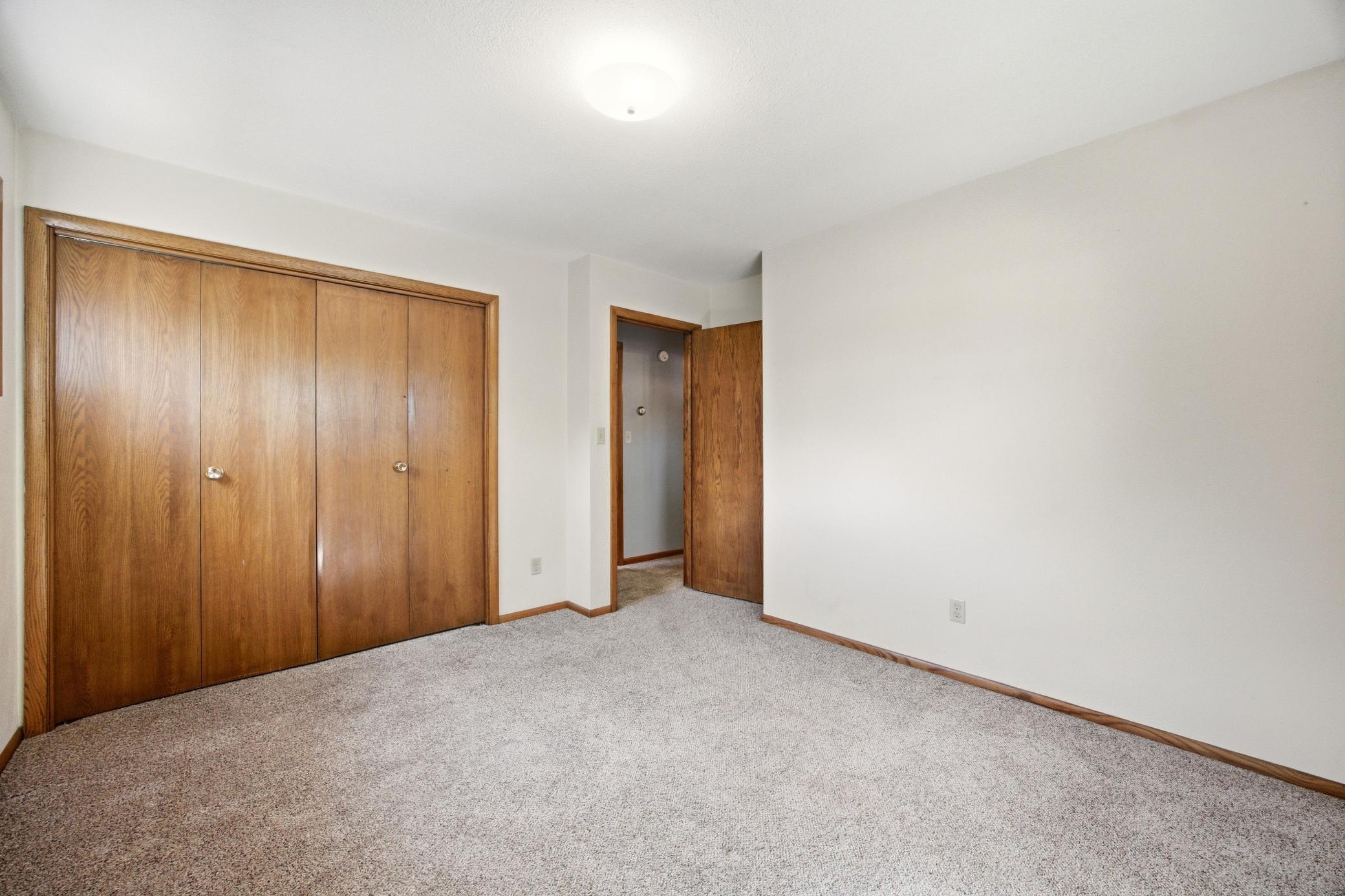 1961 single family home for sale at 90 Cedar Avenue N in Fargo, ND — 4 bed, 2 bath (photo 21 of 47)