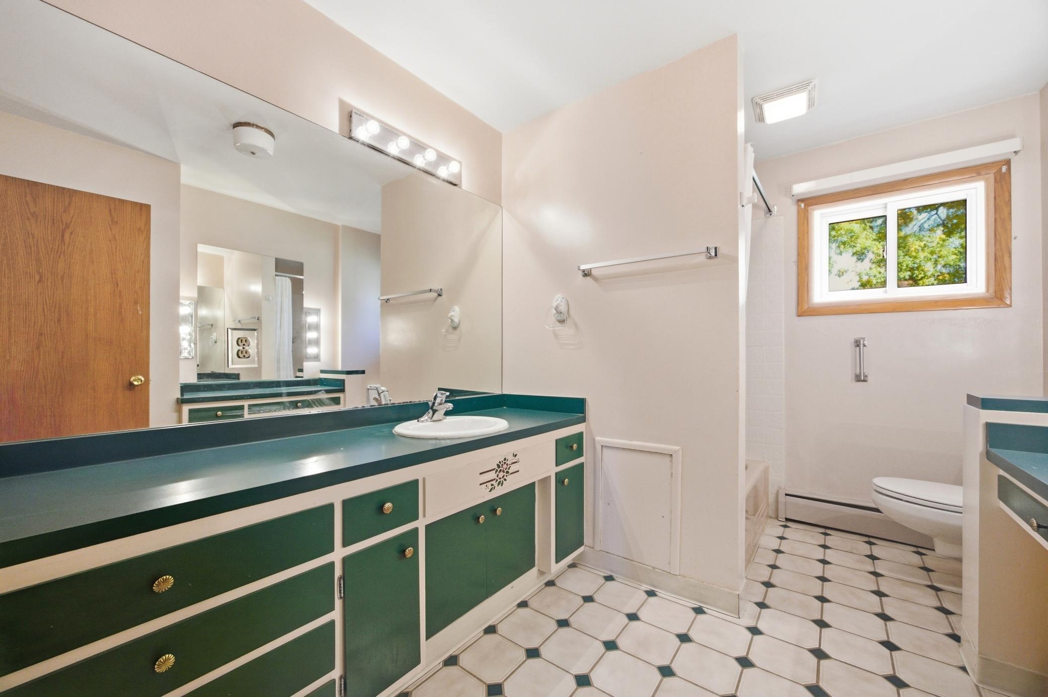 1961 single family home for sale at 90 Cedar Avenue N in Fargo, ND — 4 bed, 2 bath (photo 22 of 47)
