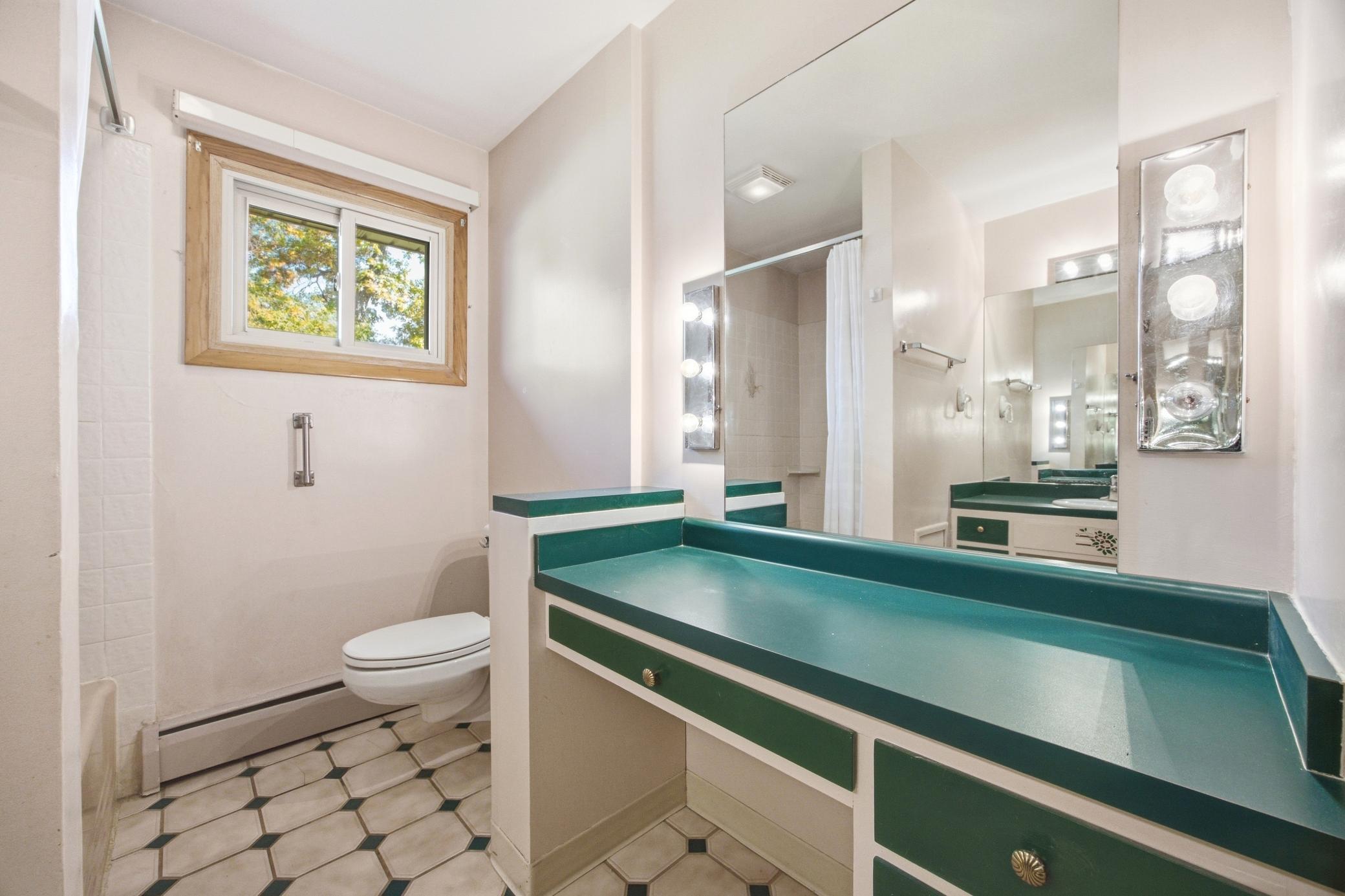 1961 single family home for sale at 90 Cedar Avenue N in Fargo, ND — 4 bed, 2 bath (photo 23 of 47)