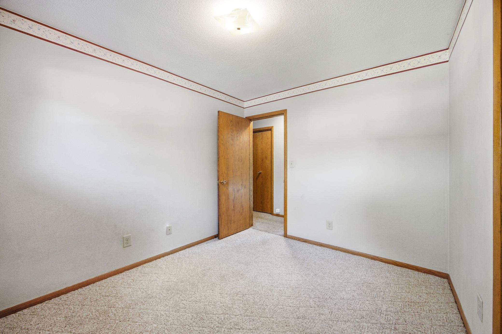 1961 single family home for sale at 90 Cedar Avenue N in Fargo, ND — 4 bed, 2 bath (photo 26 of 47)
