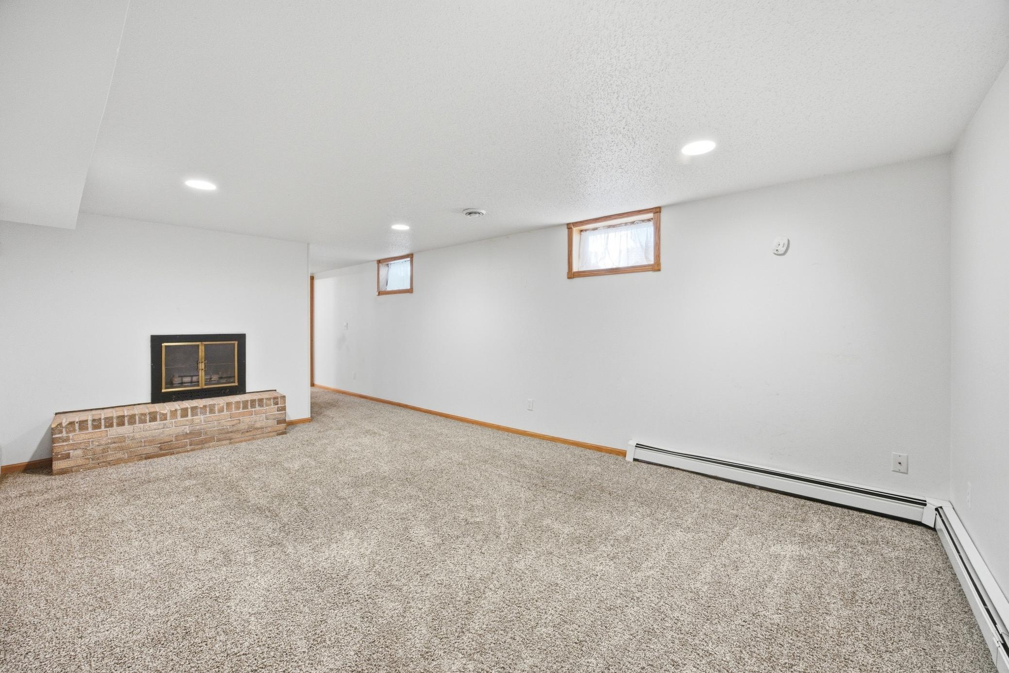 1961 single family home for sale at 90 Cedar Avenue N in Fargo, ND — 4 bed, 2 bath (photo 27 of 47)
