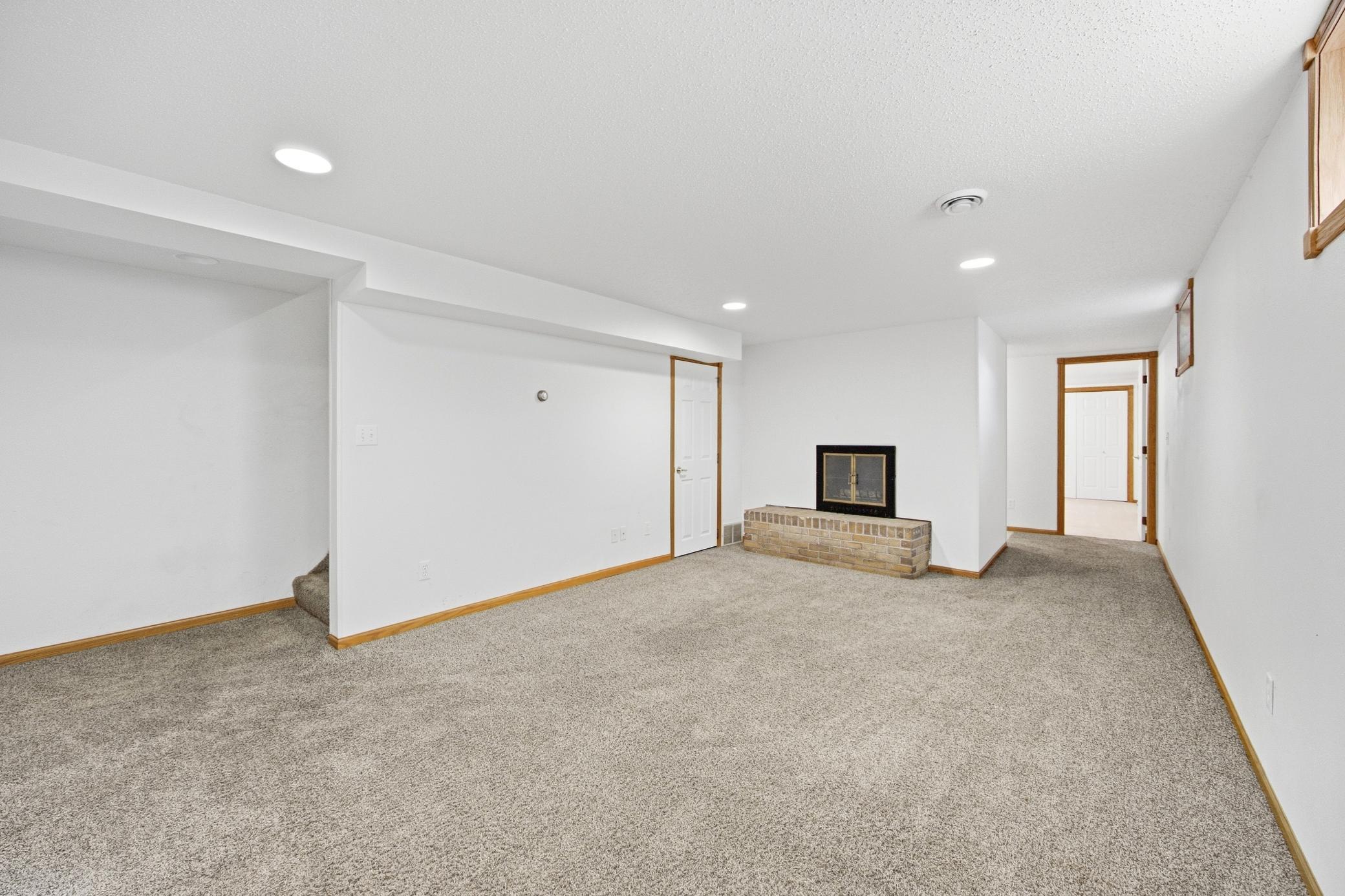 1961 single family home for sale at 90 Cedar Avenue N in Fargo, ND — 4 bed, 2 bath (photo 28 of 47)