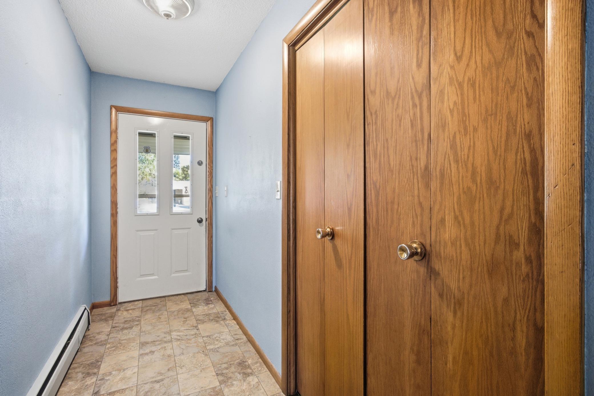 1961 single family home for sale at 90 Cedar Avenue N in Fargo, ND — 4 bed, 2 bath (photo 4 of 47)
