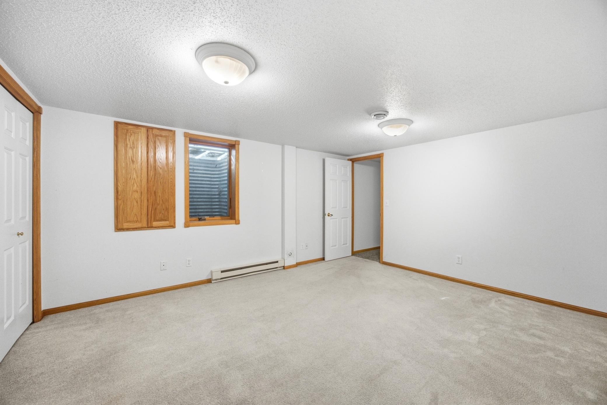 1961 single family home for sale at 90 Cedar Avenue N in Fargo, ND — 4 bed, 2 bath (photo 31 of 47)