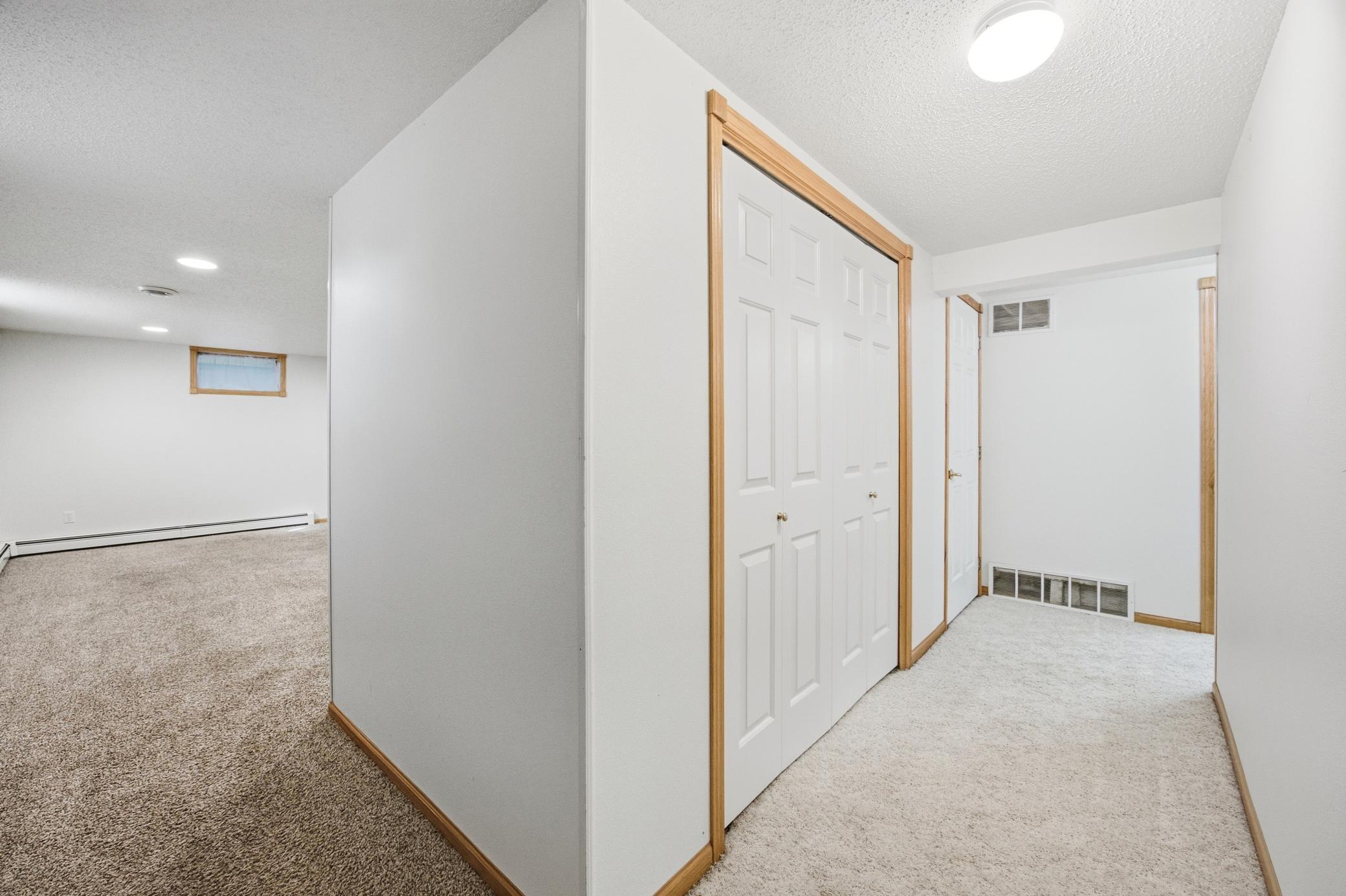 1961 single family home for sale at 90 Cedar Avenue N in Fargo, ND — 4 bed, 2 bath (photo 32 of 47)
