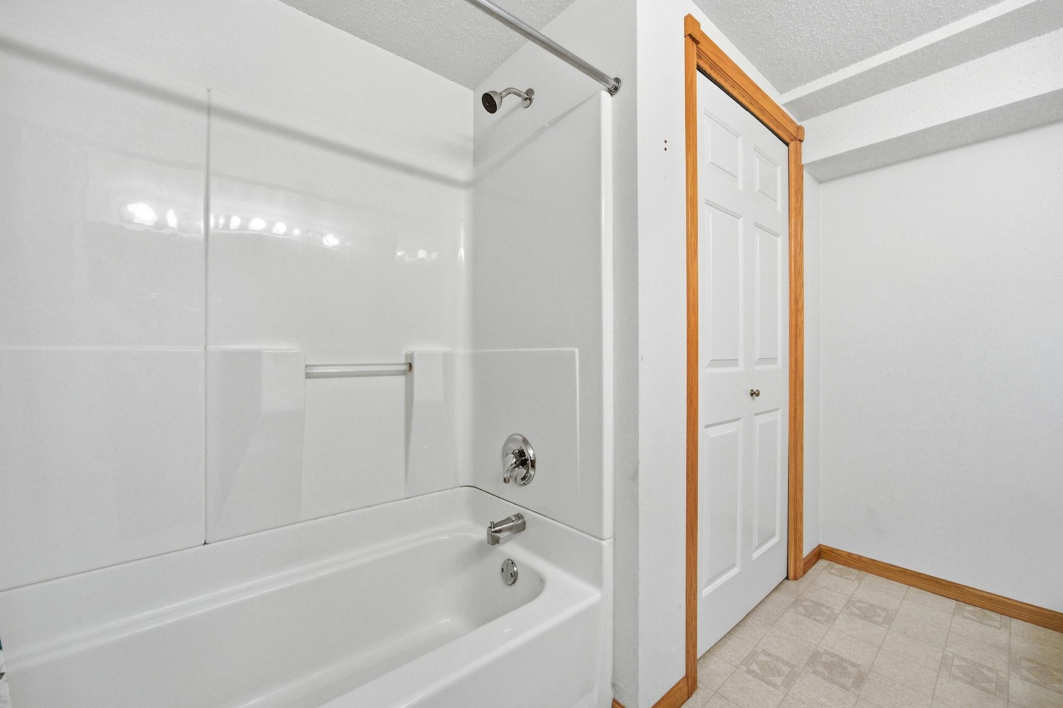 1961 single family home for sale at 90 Cedar Avenue N in Fargo, ND — 4 bed, 2 bath (photo 36 of 47)