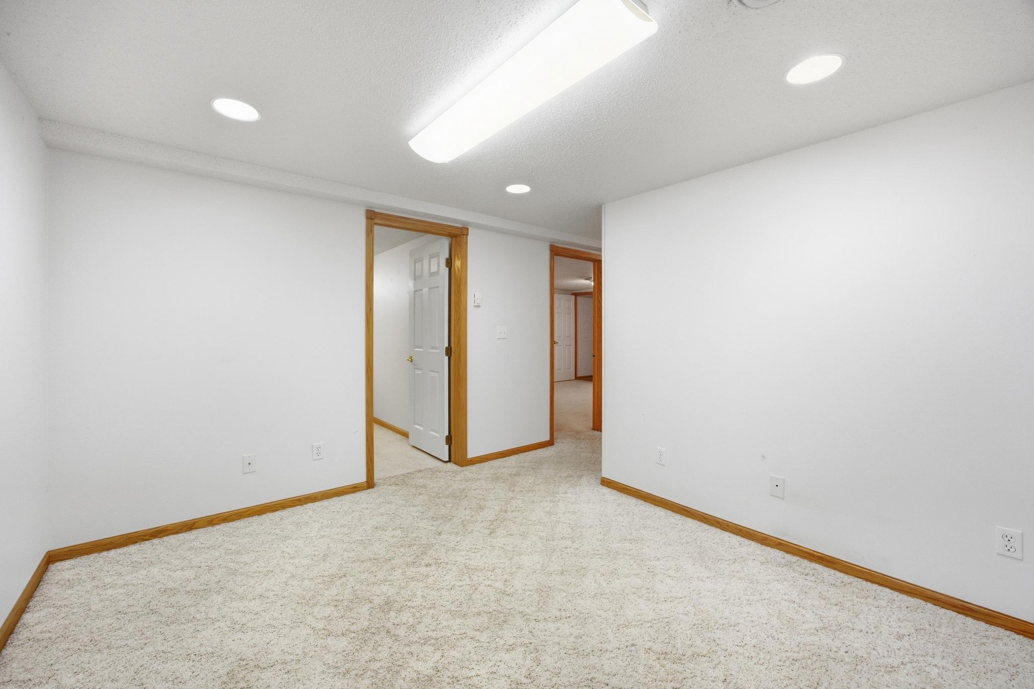 1961 single family home for sale at 90 Cedar Avenue N in Fargo, ND — 4 bed, 2 bath (photo 38 of 47)