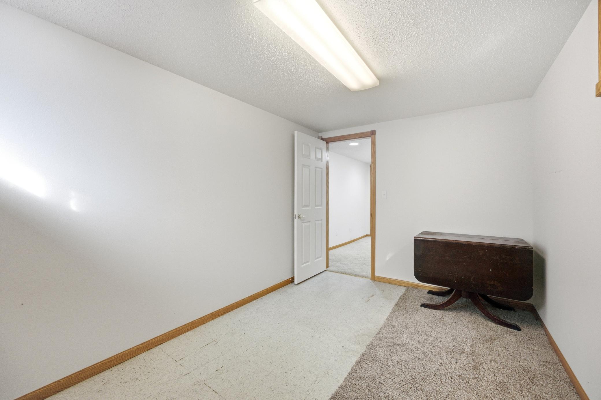 1961 single family home for sale at 90 Cedar Avenue N in Fargo, ND — 4 bed, 2 bath (photo 40 of 47)
