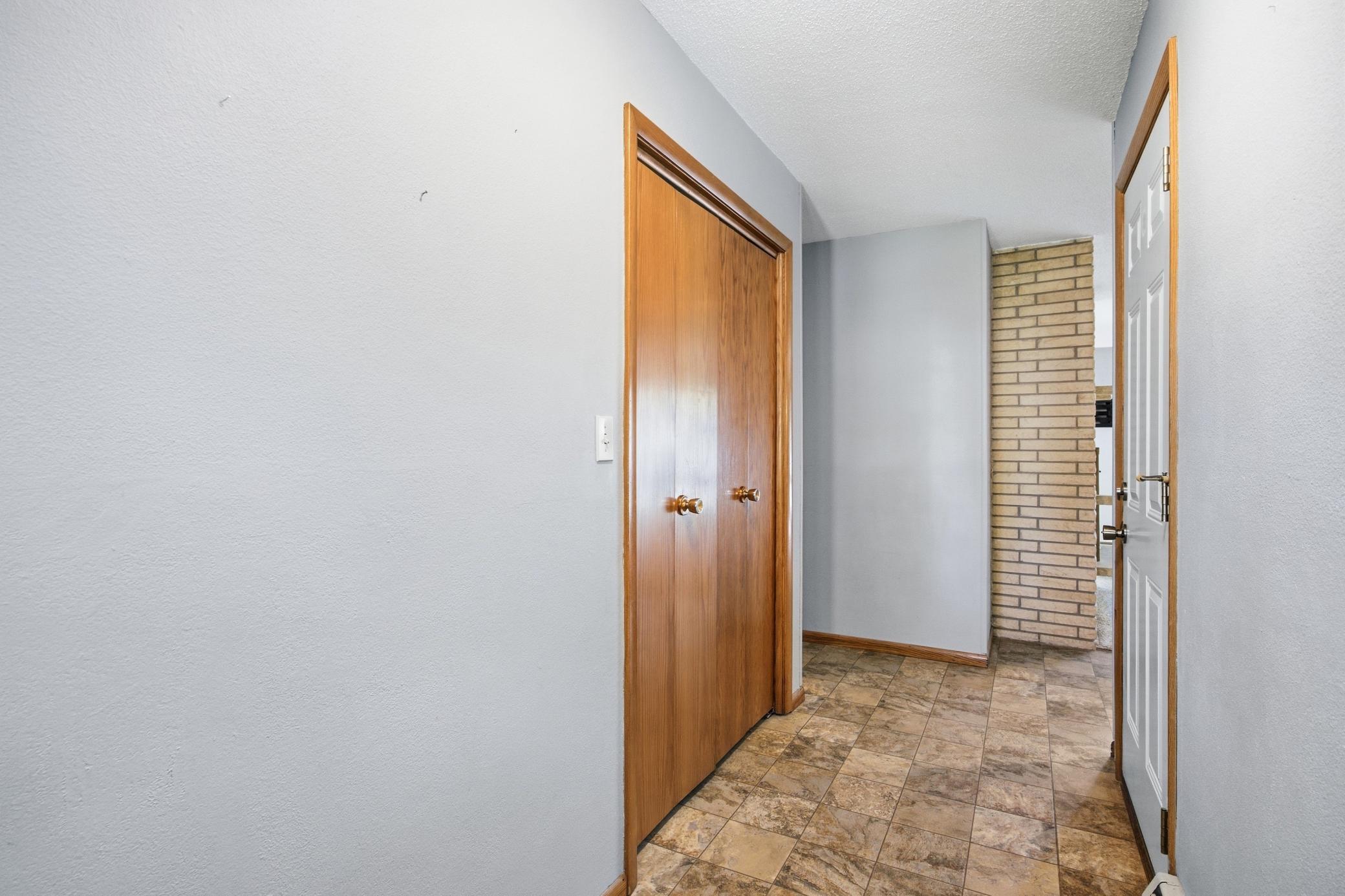 1961 single family home for sale at 90 Cedar Avenue N in Fargo, ND — 4 bed, 2 bath (photo 5 of 47)