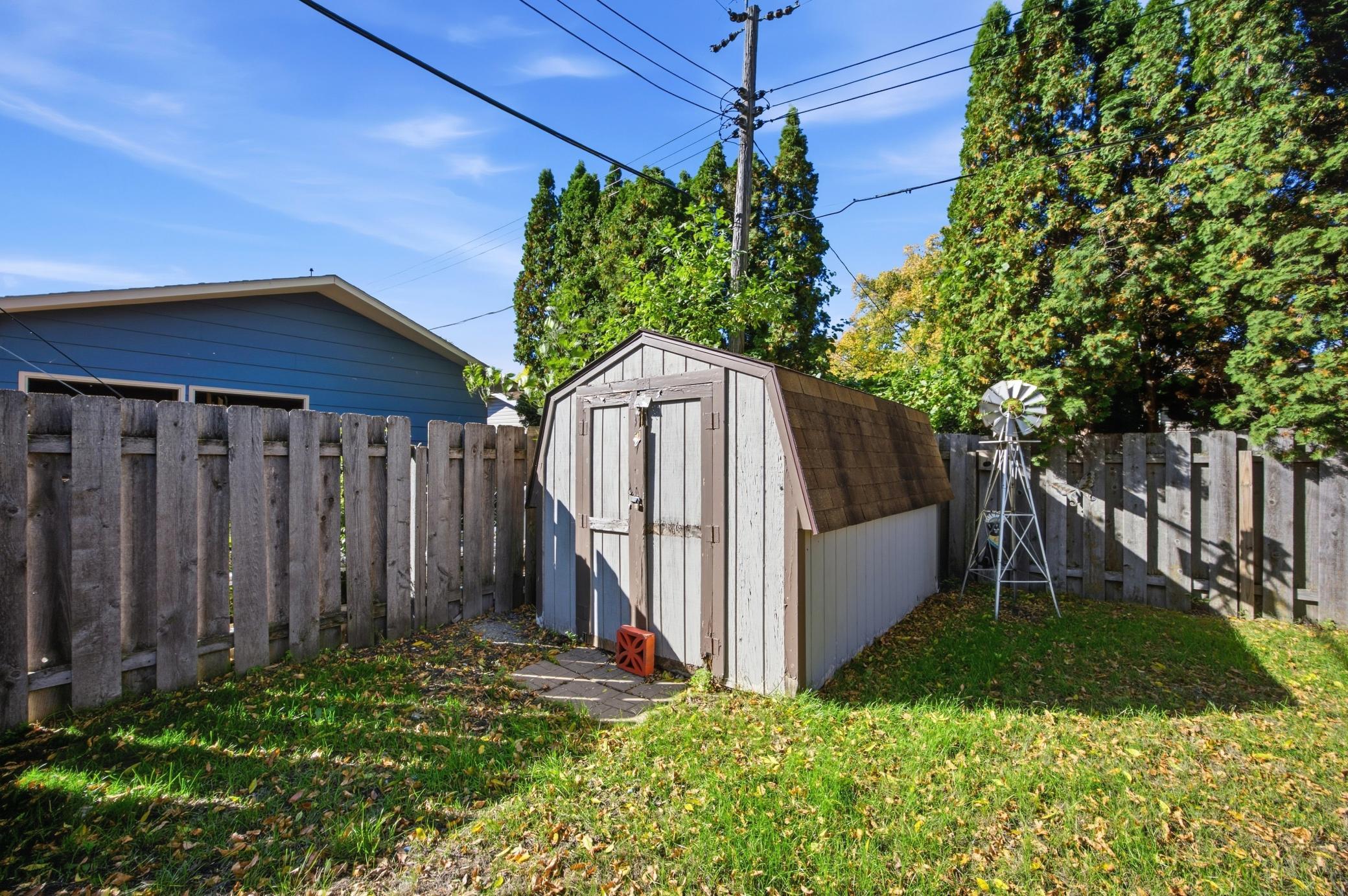 1961 single family home for sale at 90 Cedar Avenue N in Fargo, ND — 4 bed, 2 bath (photo 44 of 47)