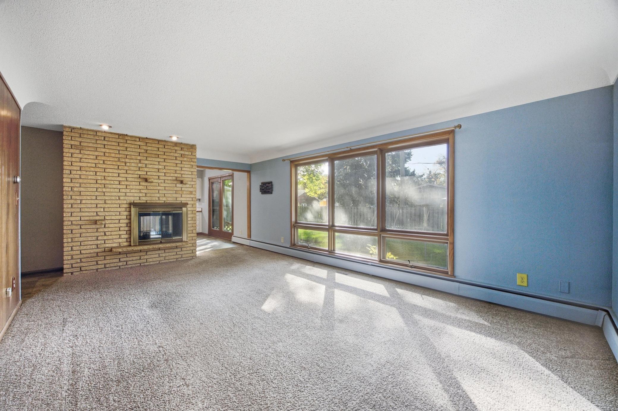1961 single family home for sale at 90 Cedar Avenue N in Fargo, ND — 4 bed, 2 bath (photo 7 of 47)