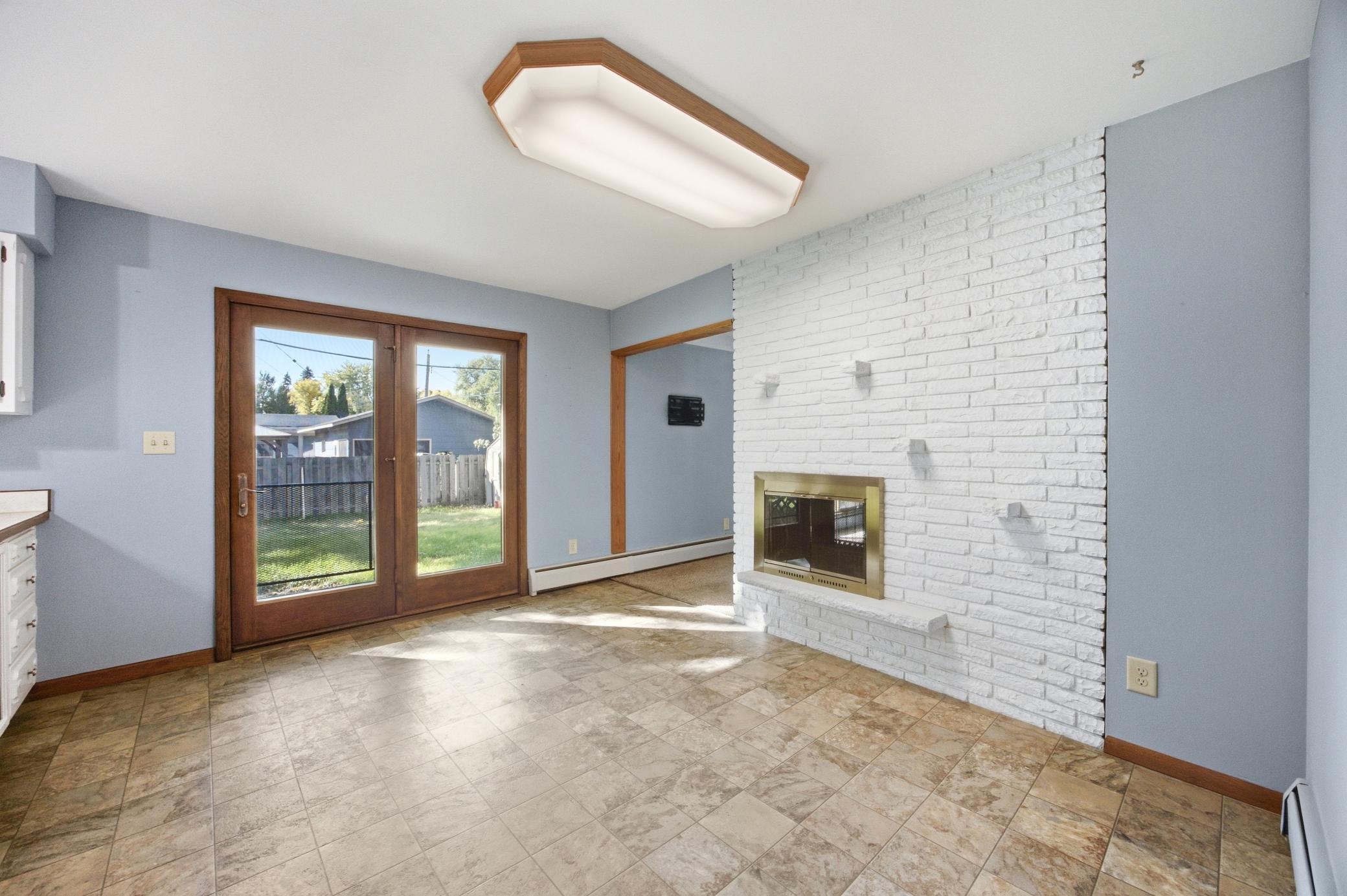 1961 single family home for sale at 90 Cedar Avenue N in Fargo, ND — 4 bed, 2 bath (photo 9 of 47)