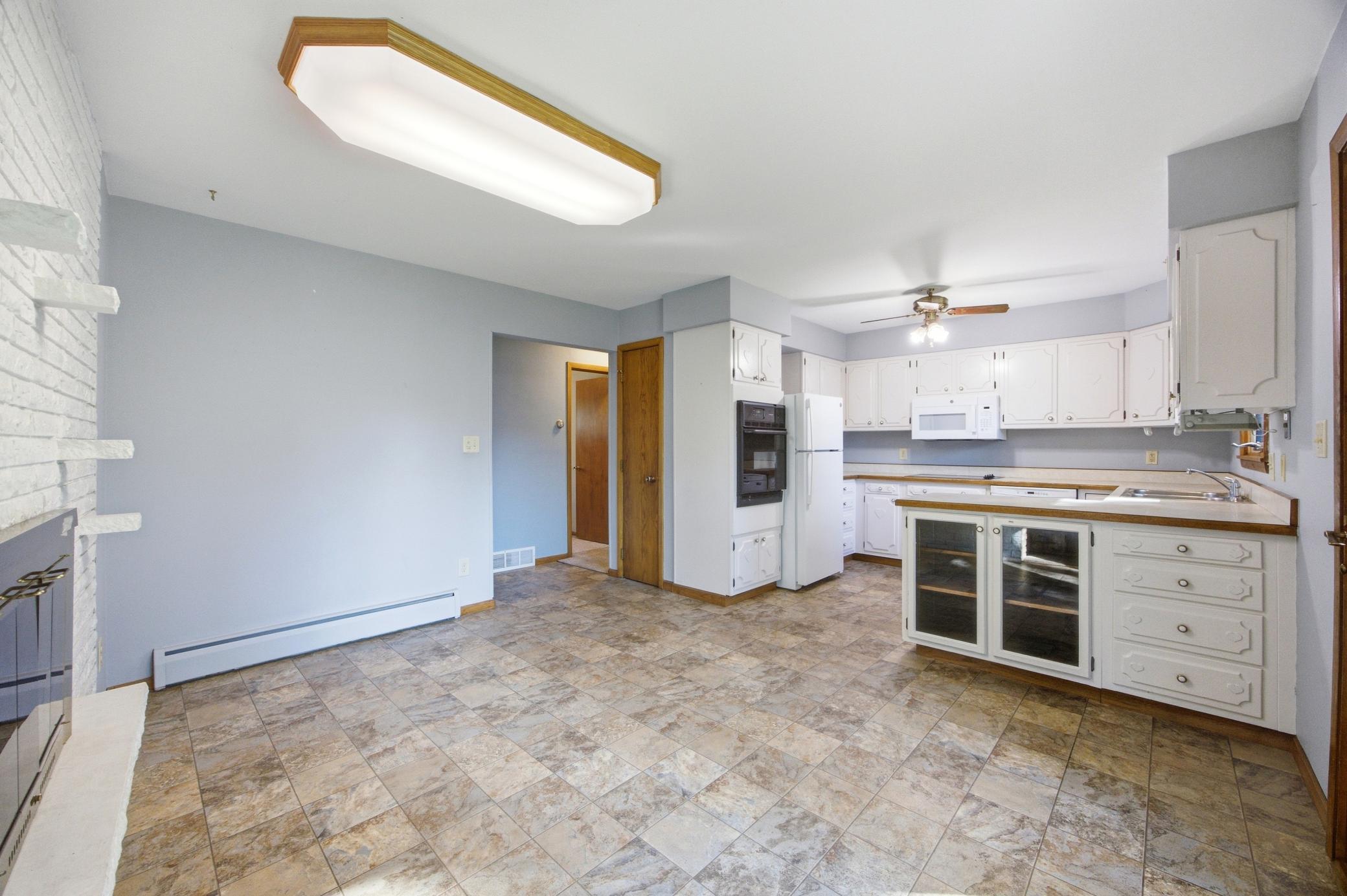 1961 single family home for sale at 90 Cedar Avenue N in Fargo, ND — 4 bed, 2 bath (photo 10 of 47)