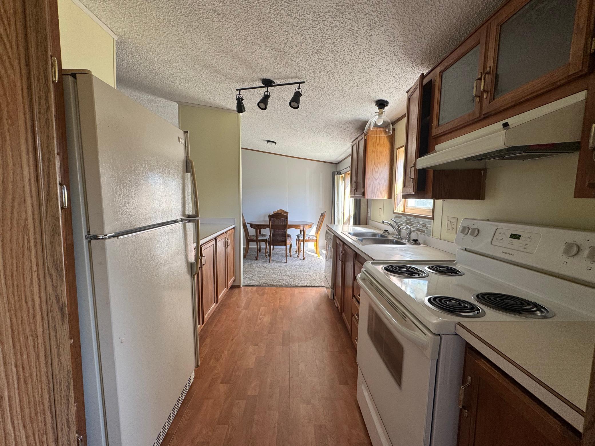 1994 single family home for sale at 3900 Irvine Avenue NW, Unit 722 in Bemidji, MN — 3 bed, 2 bath (photo 5 of 12)