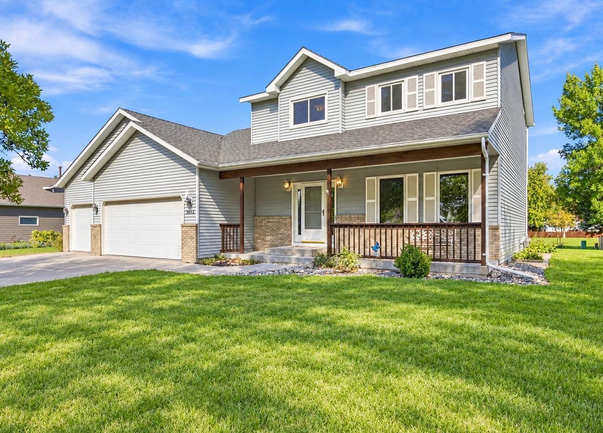 single family home for sale at 1014 Sommerset Drive in West Fargo, ND — 5 bed, 3 bath