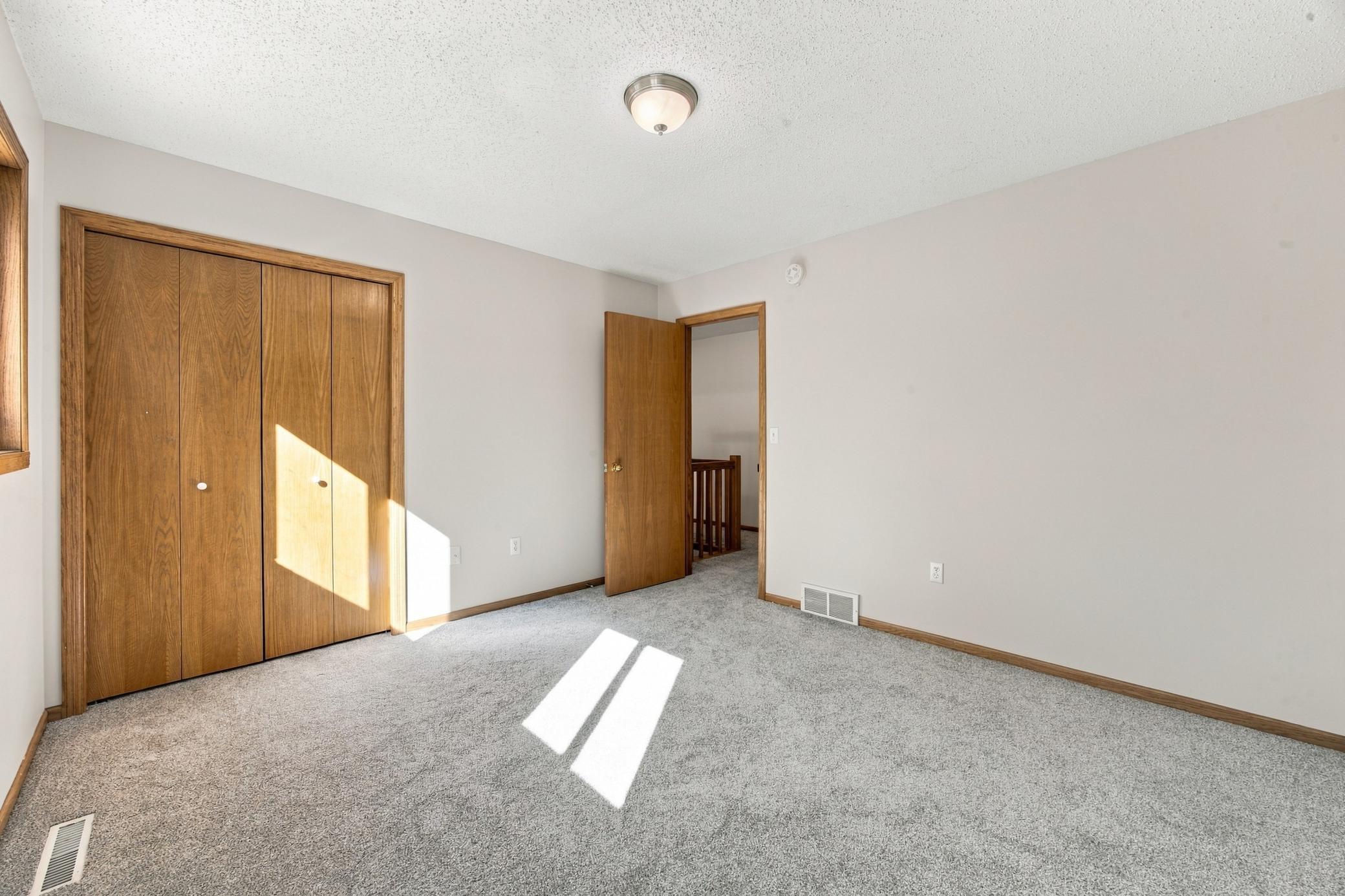 1993 single family home for sale at 1014 Sommerset Drive in West Fargo, ND — 5 bed, 3 bath (photo 15 of 36)