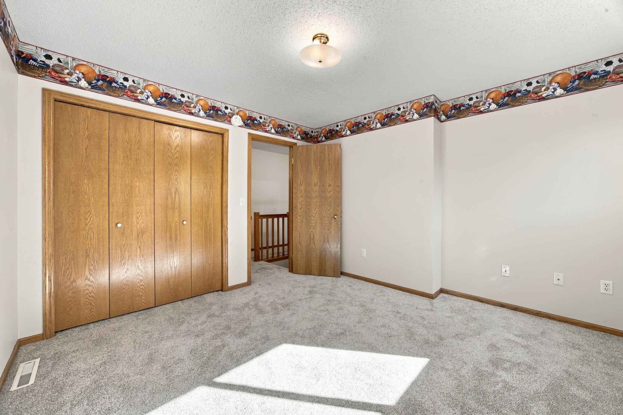 1993 single family home for sale at 1014 Sommerset Drive in West Fargo, ND — 5 bed, 3 bath (photo 17 of 36)