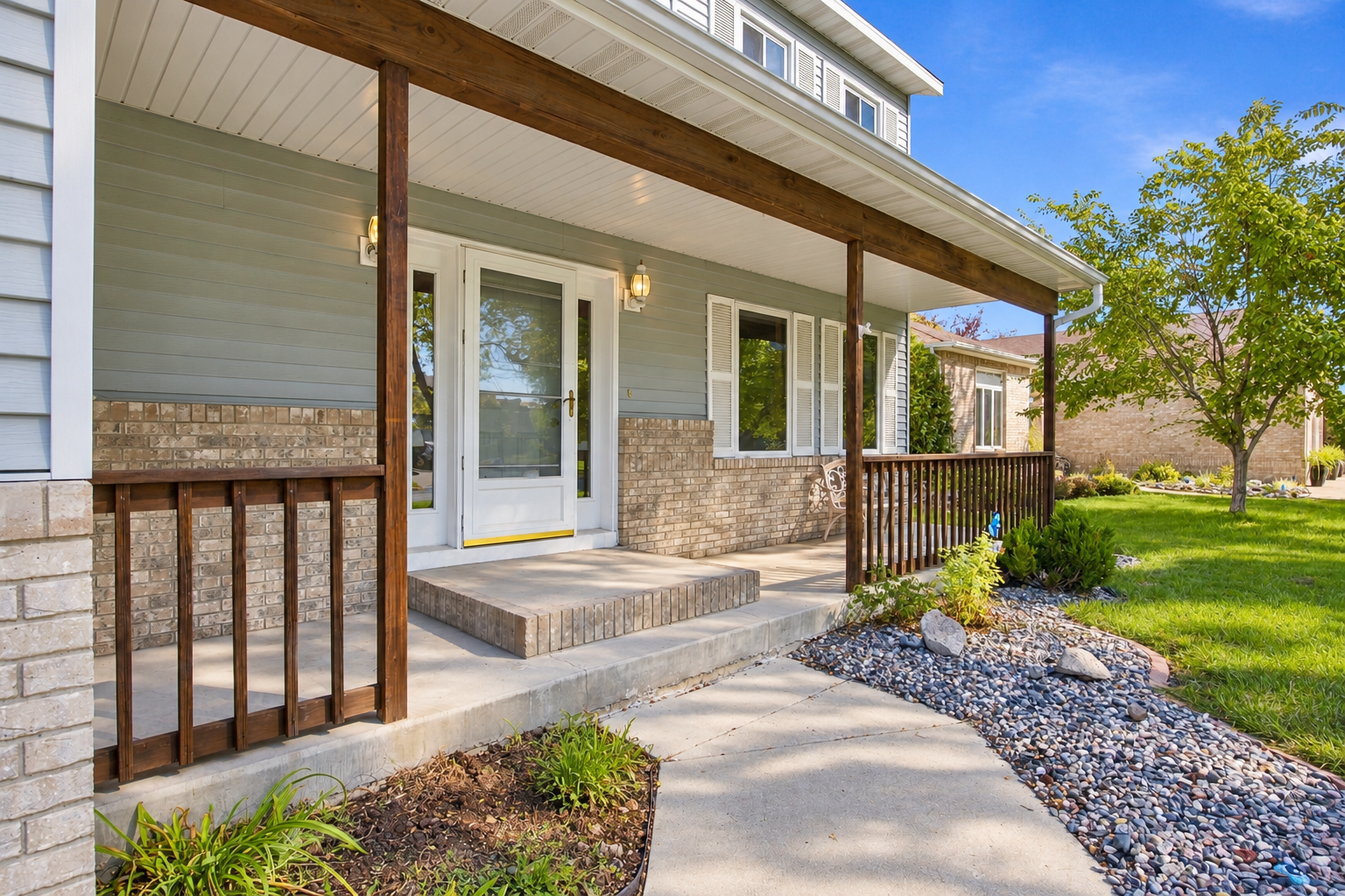 1993 single family home for sale at 1014 Sommerset Drive in West Fargo, ND — 5 bed, 3 bath (photo 3 of 36)
