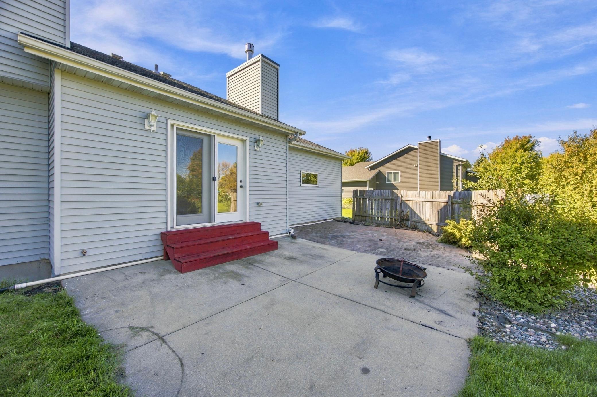 1993 single family home for sale at 1014 Sommerset Drive in West Fargo, ND — 5 bed, 3 bath (photo 25 of 36)