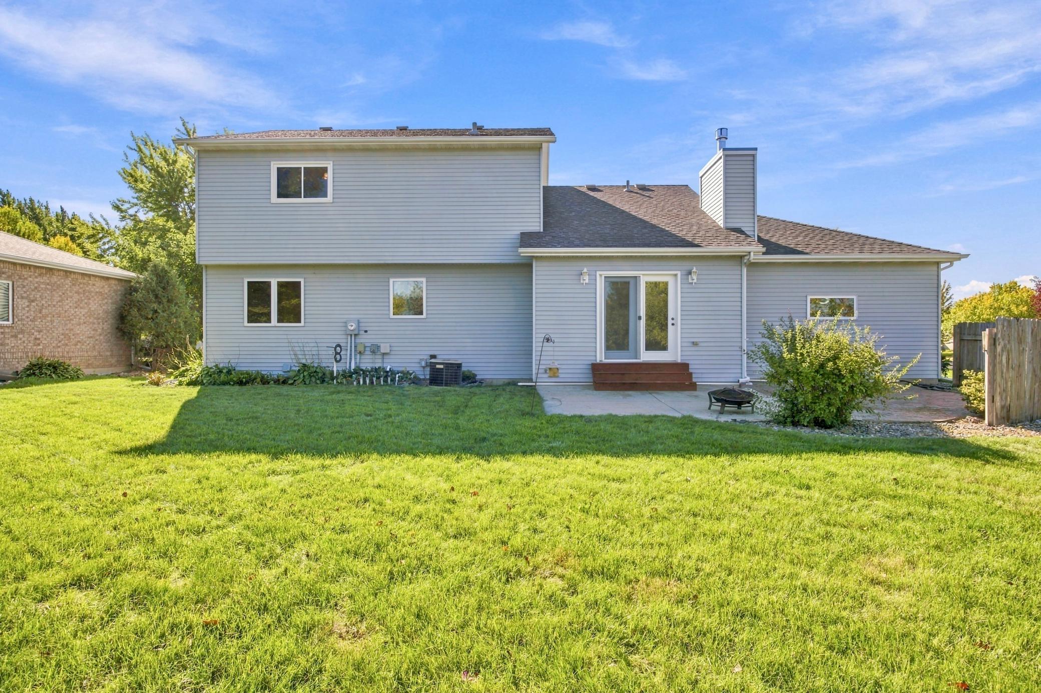 1993 single family home for sale at 1014 Sommerset Drive in West Fargo, ND — 5 bed, 3 bath (photo 26 of 36)