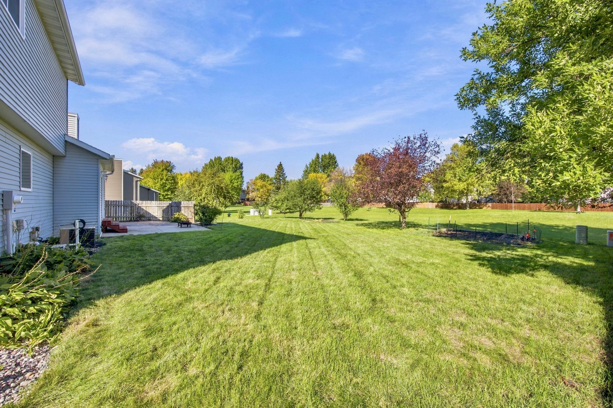 1993 single family home for sale at 1014 Sommerset Drive in West Fargo, ND — 5 bed, 3 bath (photo 27 of 36)