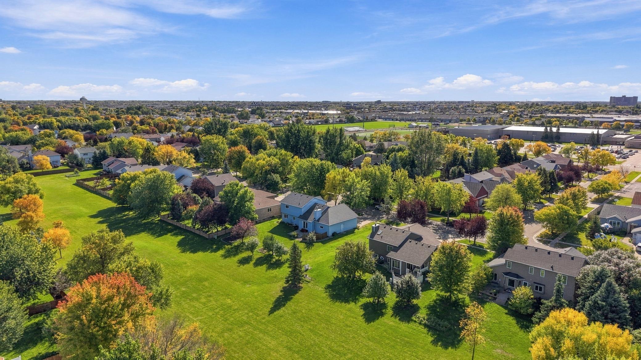 1993 single family home for sale at 1014 Sommerset Drive in West Fargo, ND — 5 bed, 3 bath (photo 29 of 36)