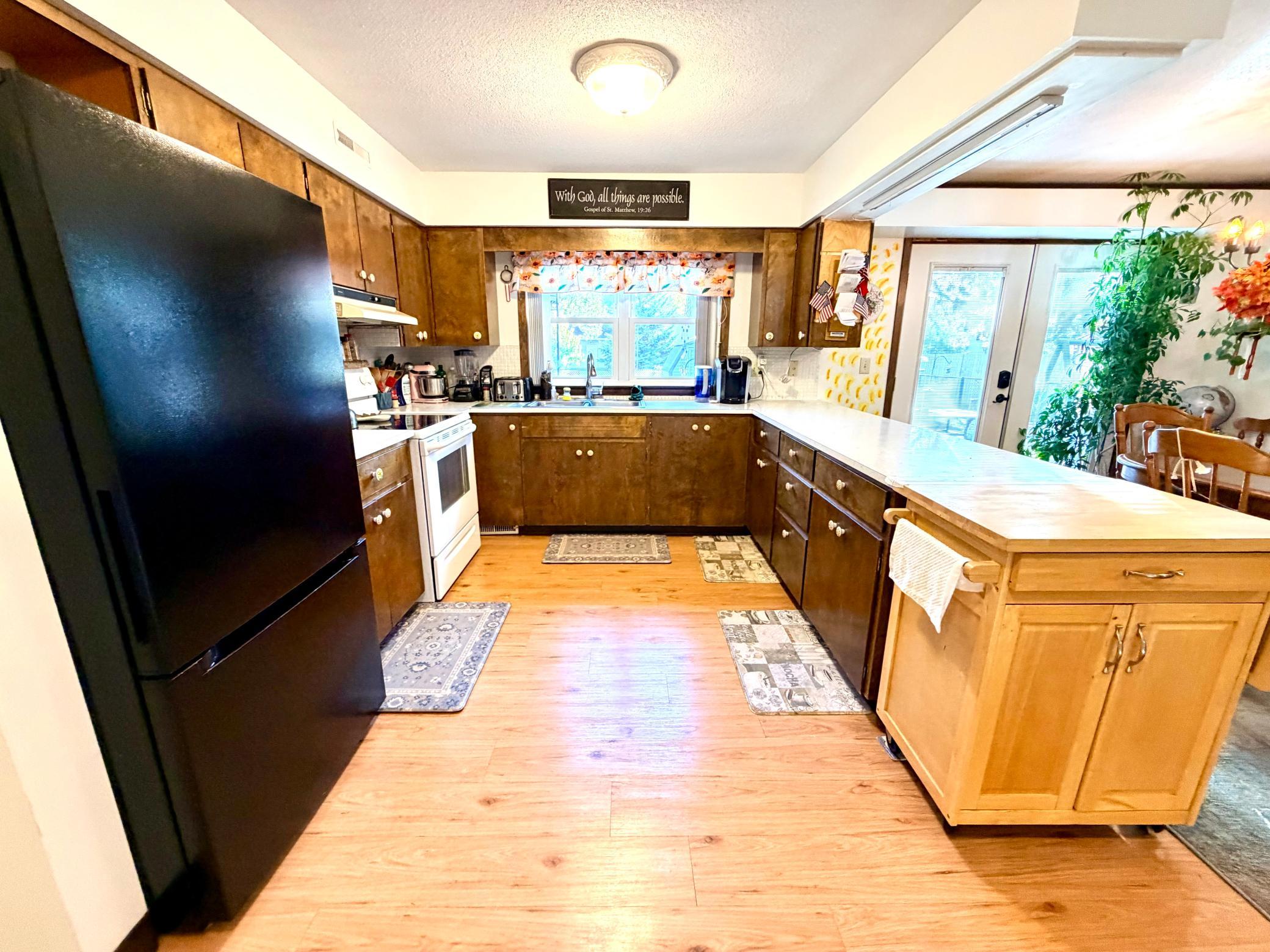 1969 single family home for sale at 1318 Sunny Street in Crookston, MN — 2 bed, 2 bath (photo 12 of 33)