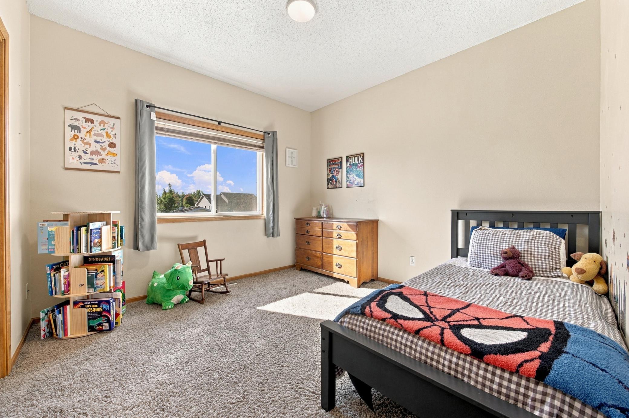 2004 single family home for sale at 433 PRESCOTT Lane in West Fargo, ND — 4 bed, 2 bath (photo 12 of 38)