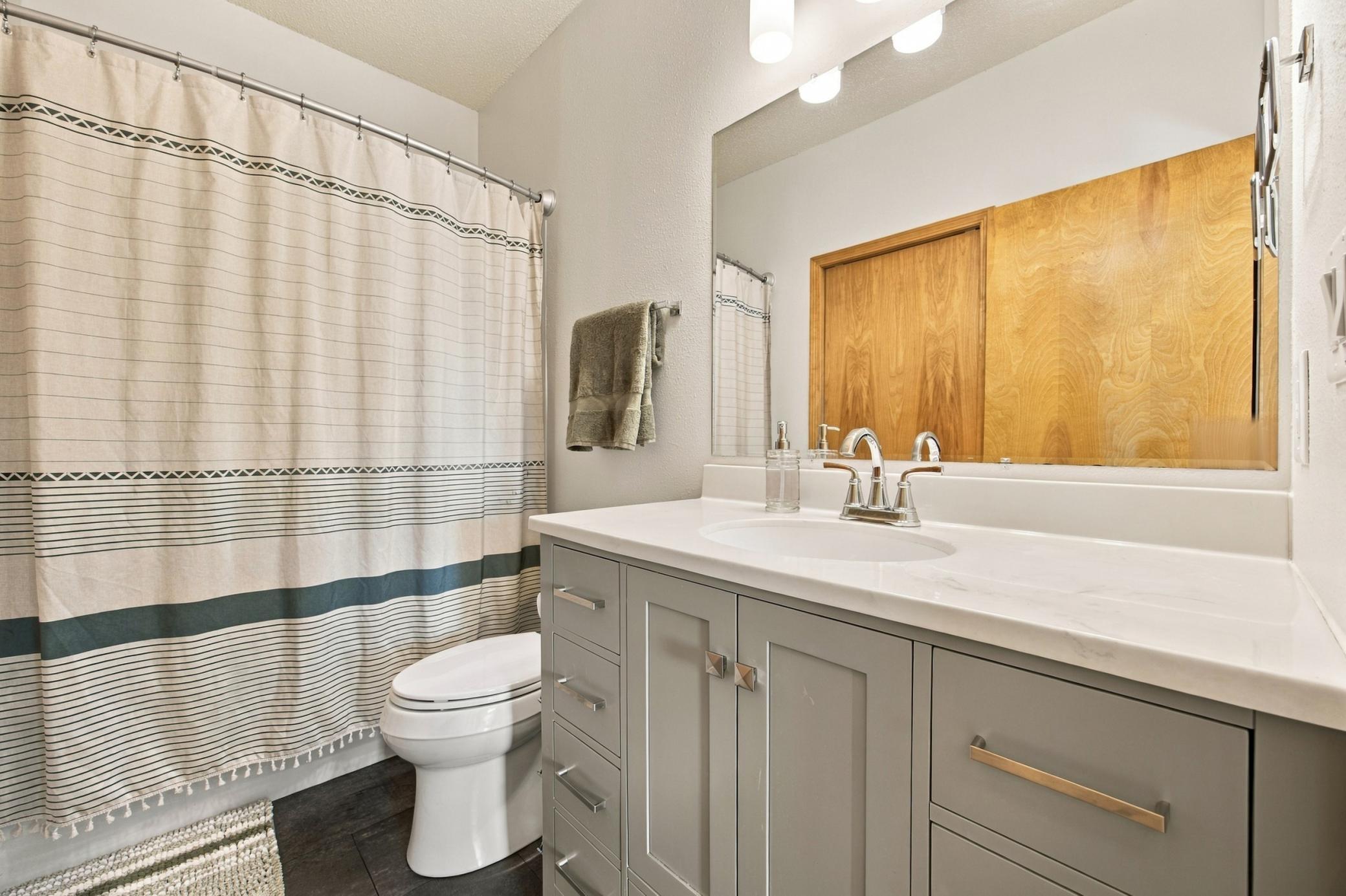 2004 single family home for sale at 433 PRESCOTT Lane in West Fargo, ND — 4 bed, 2 bath (photo 13 of 38)
