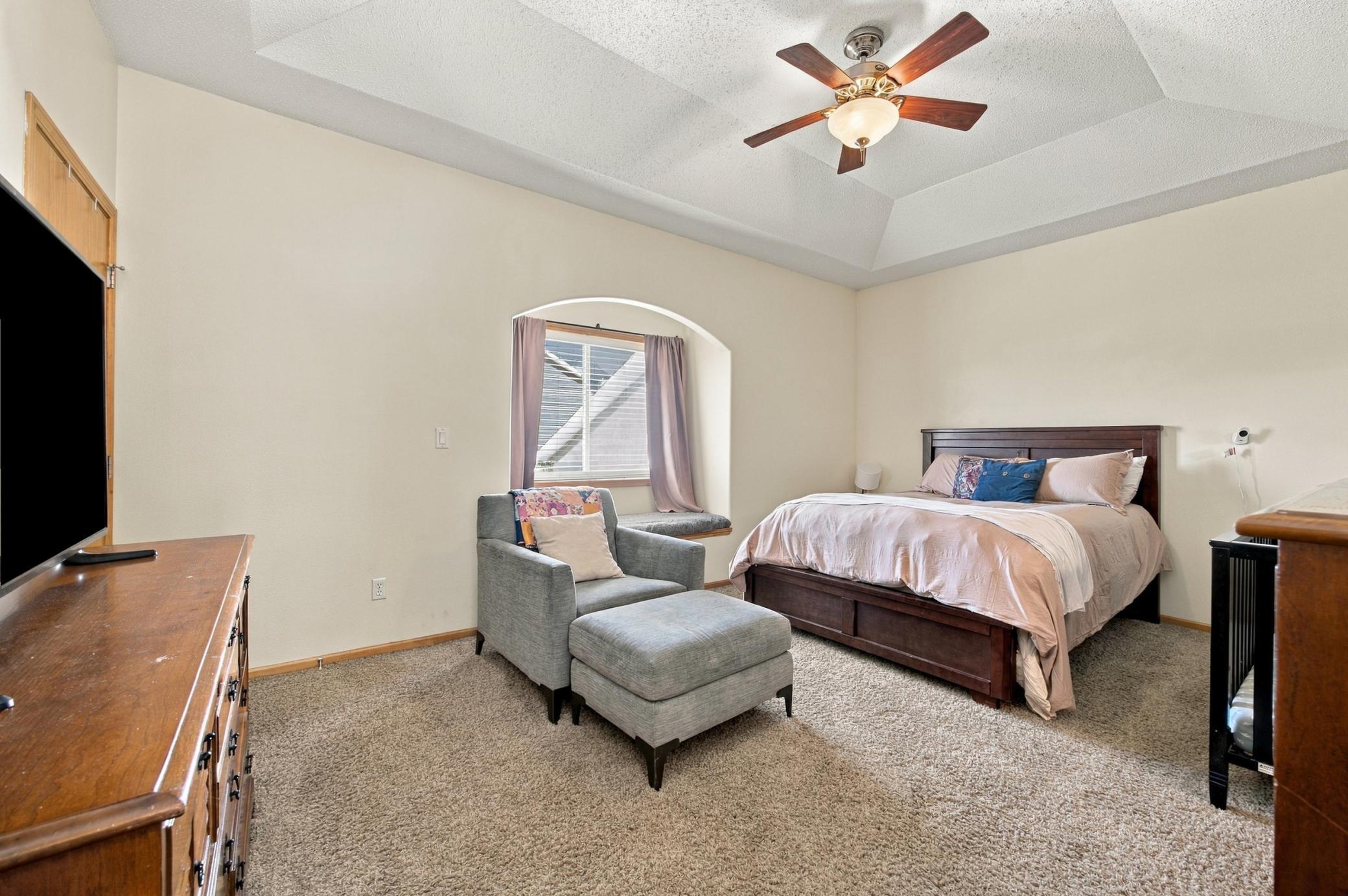 2004 single family home for sale at 433 PRESCOTT Lane in West Fargo, ND — 4 bed, 2 bath (photo 14 of 38)