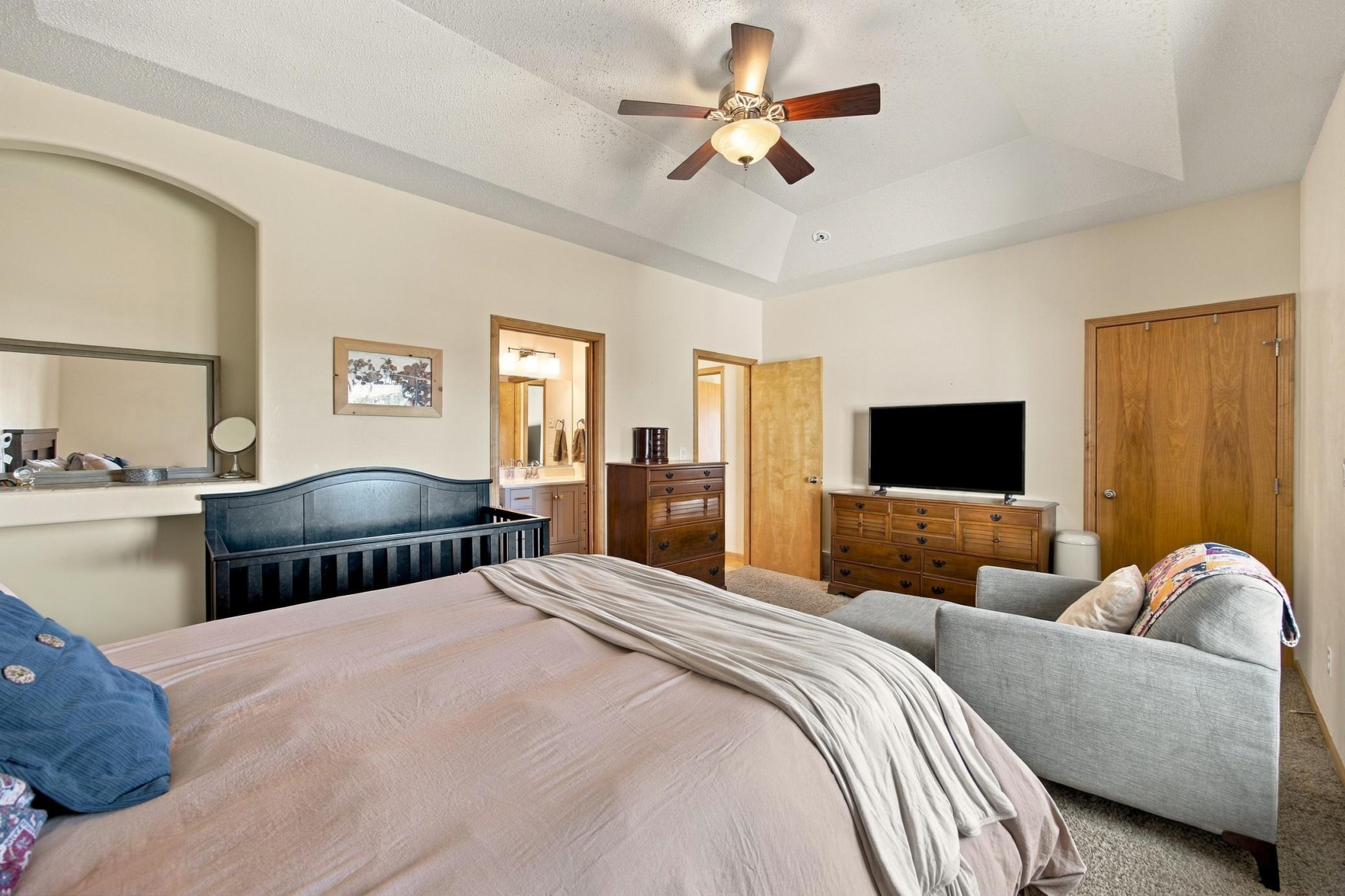 2004 single family home for sale at 433 PRESCOTT Lane in West Fargo, ND — 4 bed, 2 bath (photo 15 of 38)