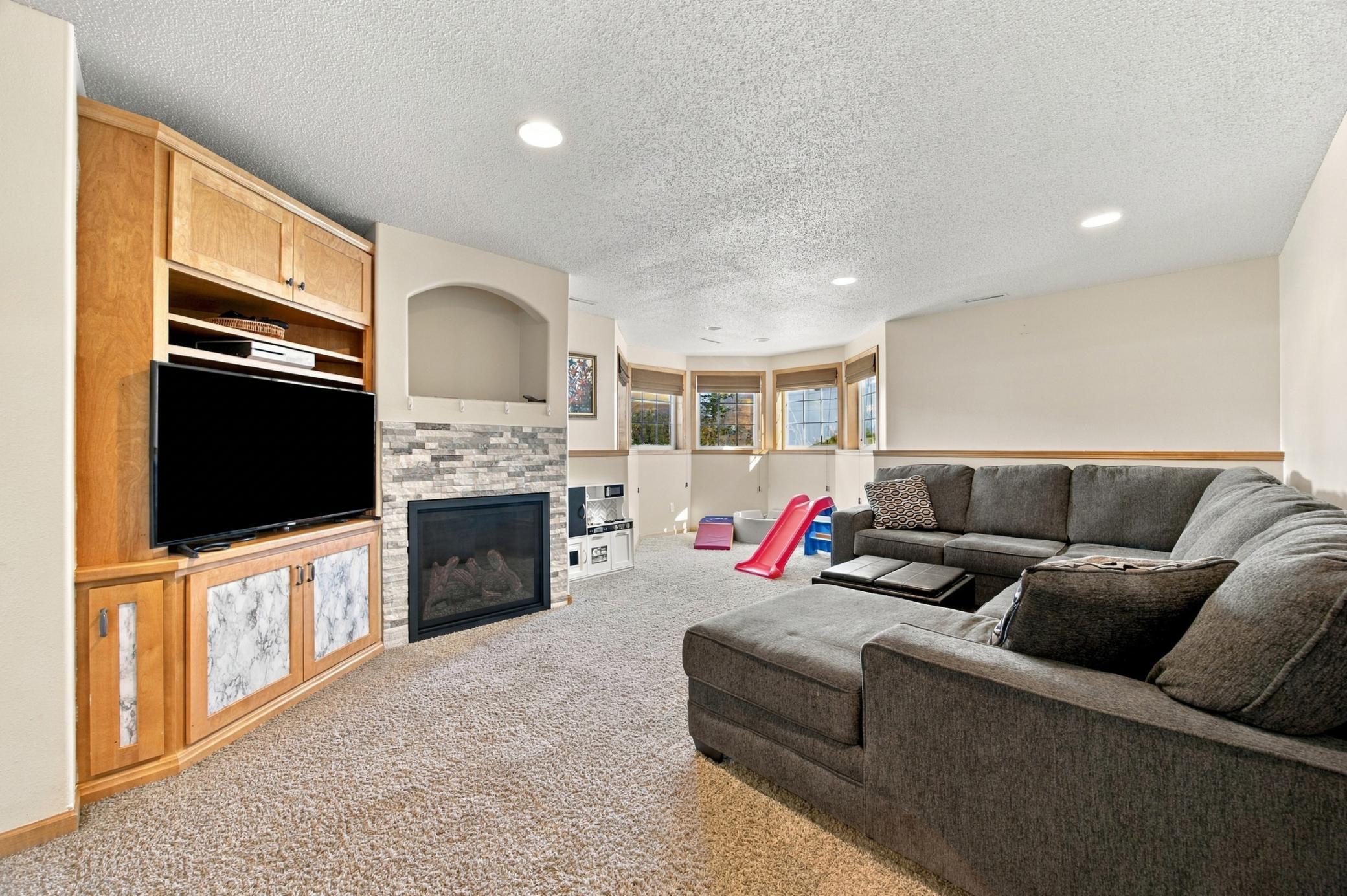 2004 single family home for sale at 433 PRESCOTT Lane in West Fargo, ND — 4 bed, 2 bath (photo 16 of 38)