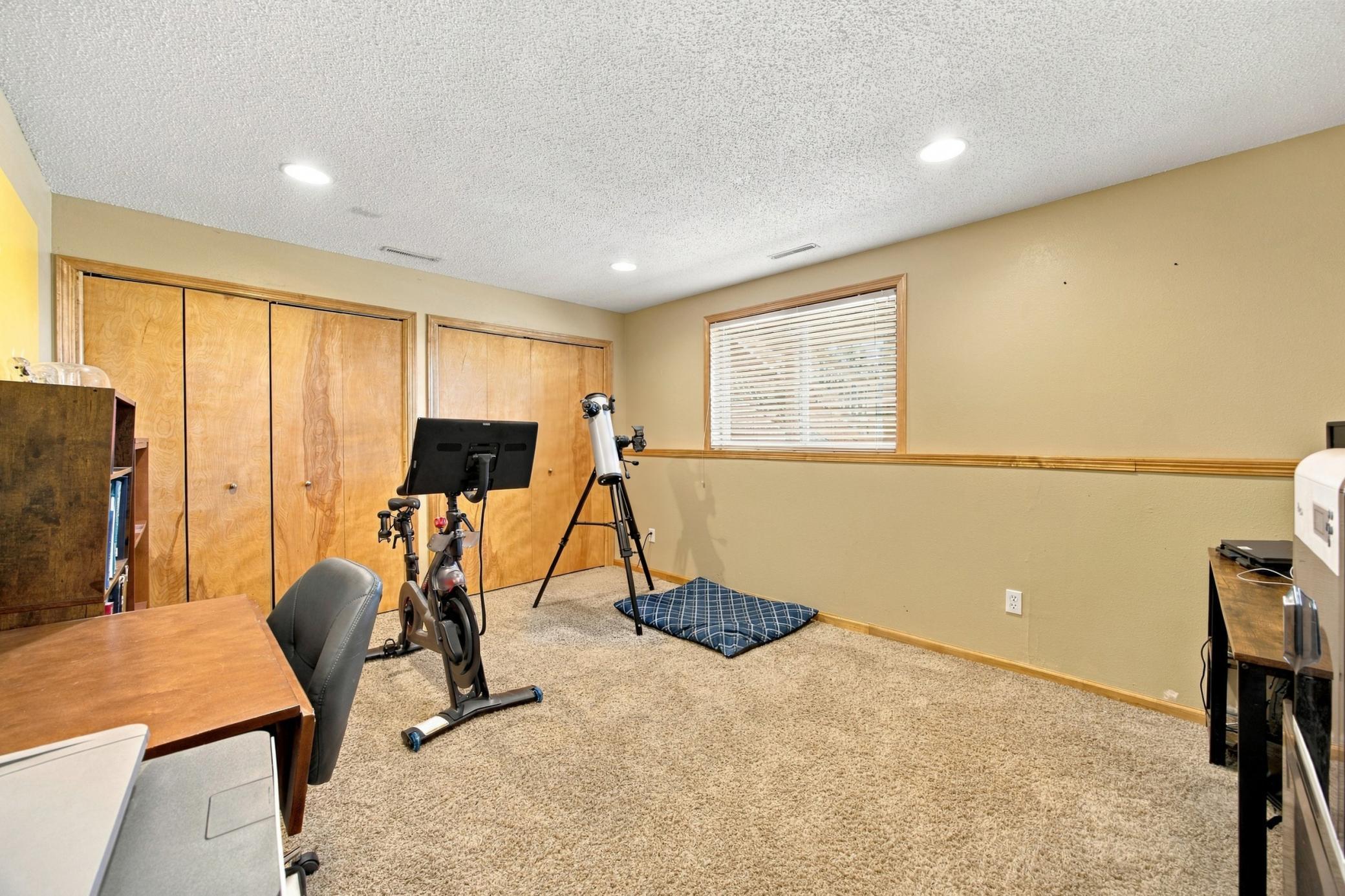 2004 single family home for sale at 433 PRESCOTT Lane in West Fargo, ND — 4 bed, 2 bath (photo 19 of 38)