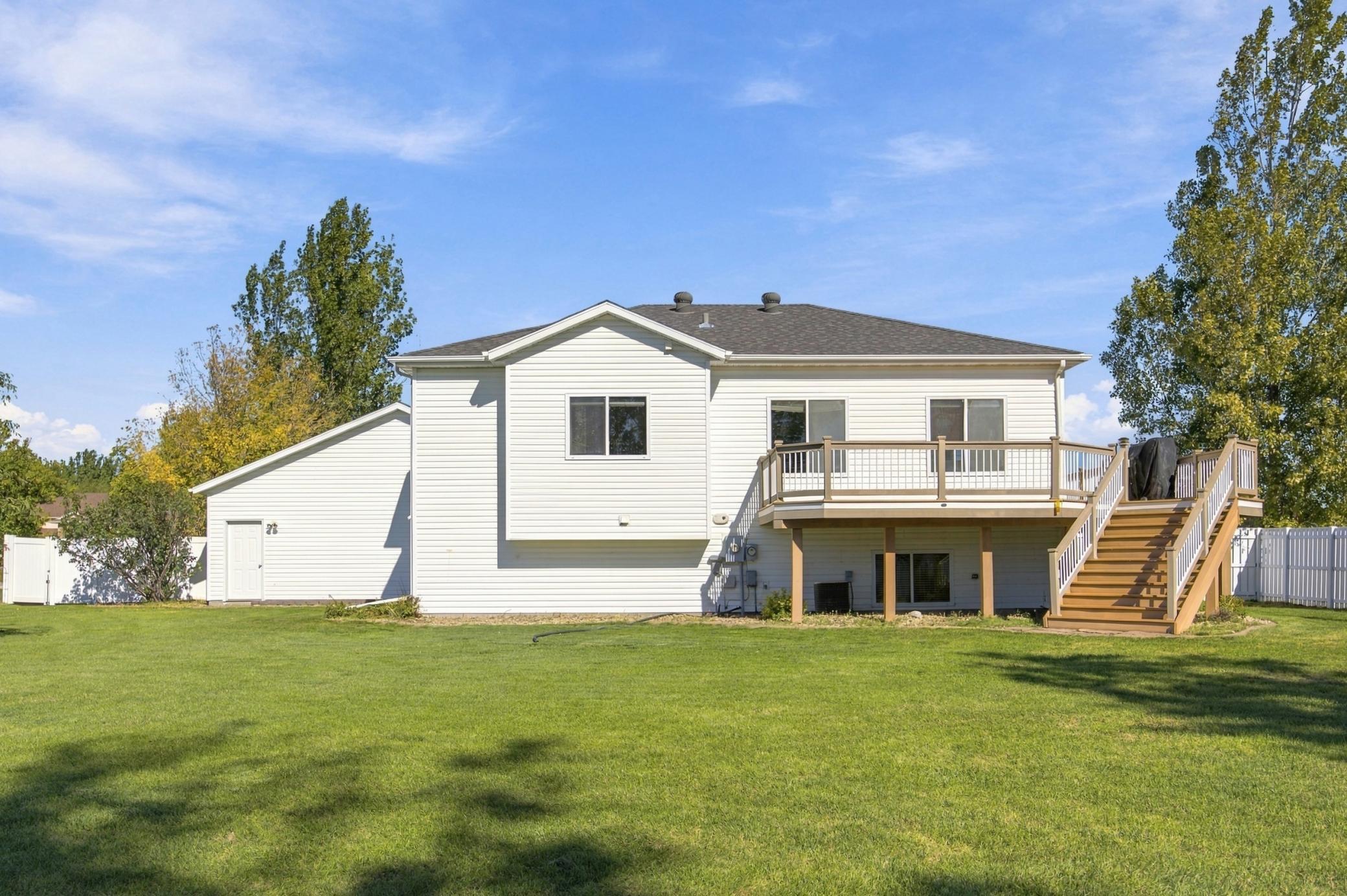2004 single family home for sale at 433 PRESCOTT Lane in West Fargo, ND — 4 bed, 2 bath (photo 24 of 38)