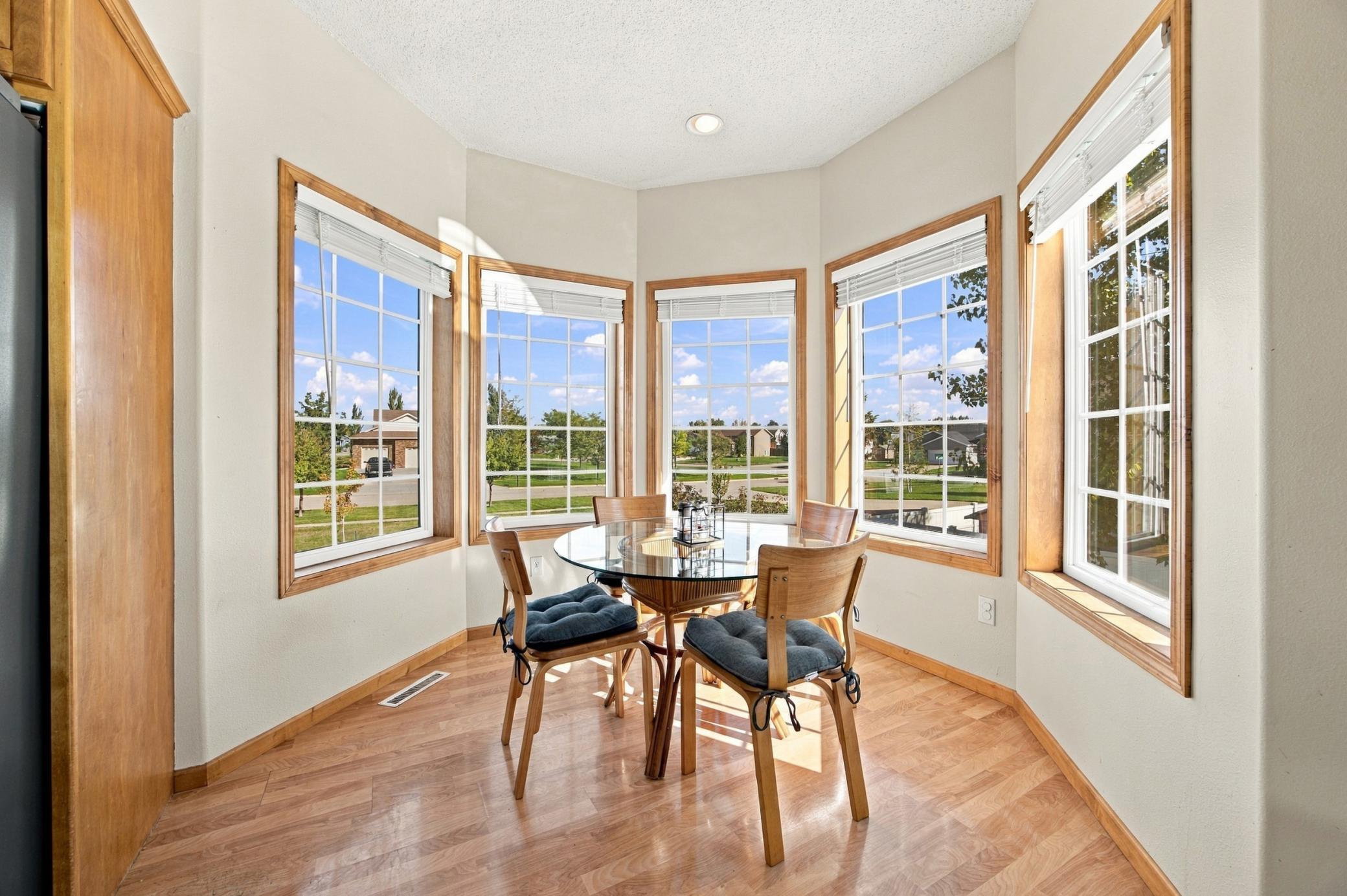 2004 single family home for sale at 433 PRESCOTT Lane in West Fargo, ND — 4 bed, 2 bath (photo 6 of 38)