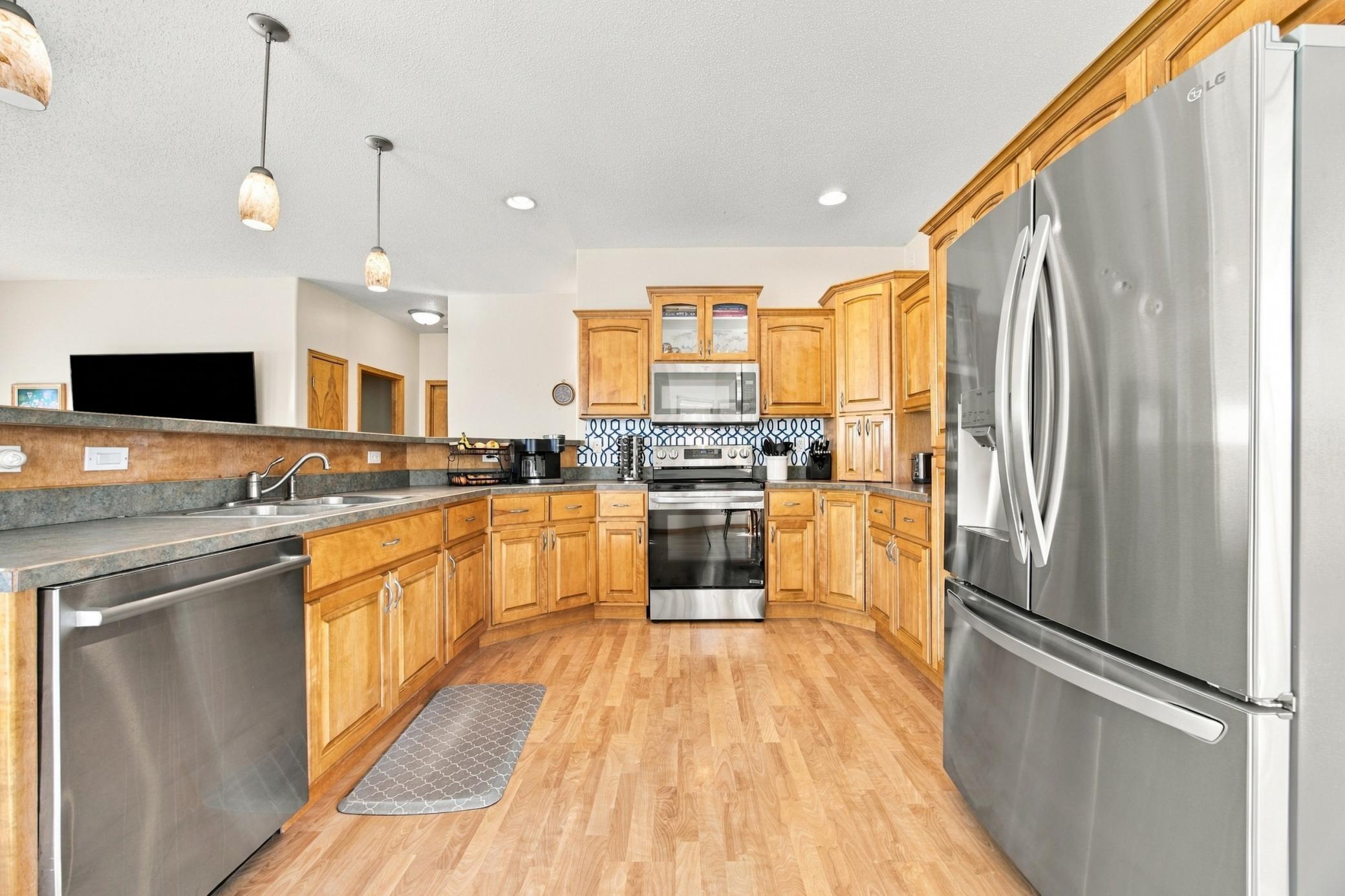 2004 single family home for sale at 433 PRESCOTT Lane in West Fargo, ND — 4 bed, 2 bath (photo 7 of 38)