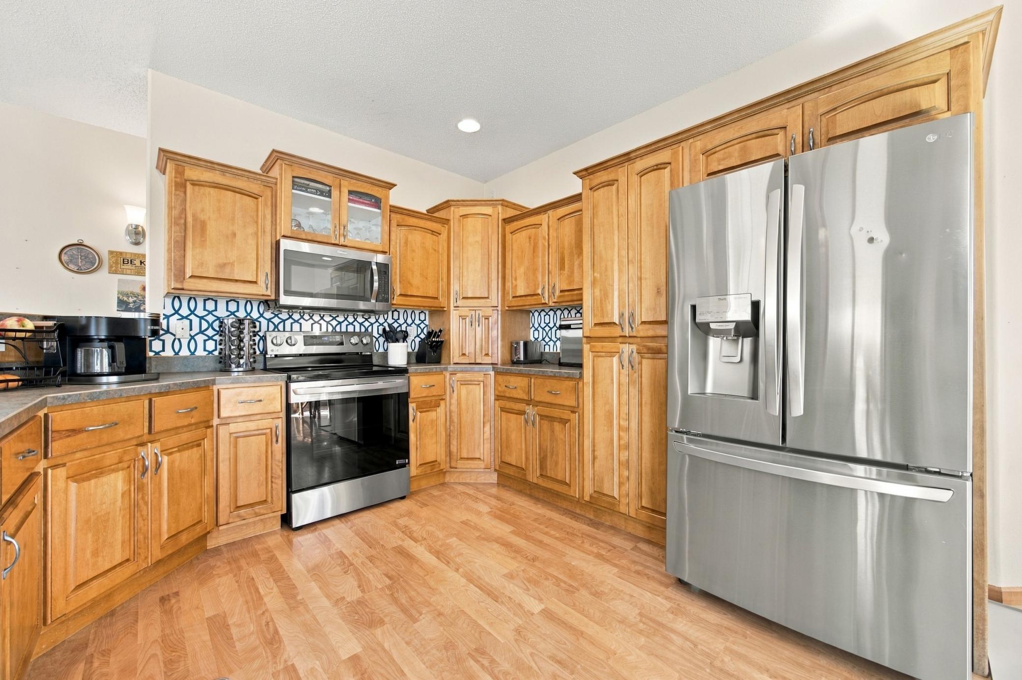 2004 single family home for sale at 433 PRESCOTT Lane in West Fargo, ND — 4 bed, 2 bath (photo 8 of 38)