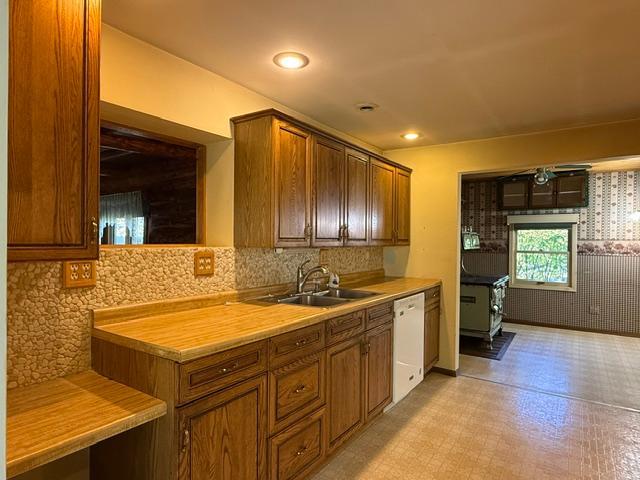 1970 single family home for sale at 9801 Wildwood Road NE in Bemidji, MN — 2 bed, 2 bath (photo 10 of 37)