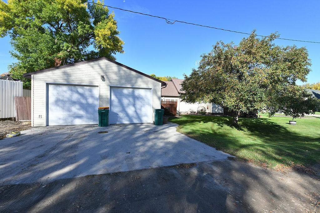 1930 single family home for sale at 309 1st Avenue E in Abercrombie, ND — 3 bed, 1 bath (photo 2 of 34)