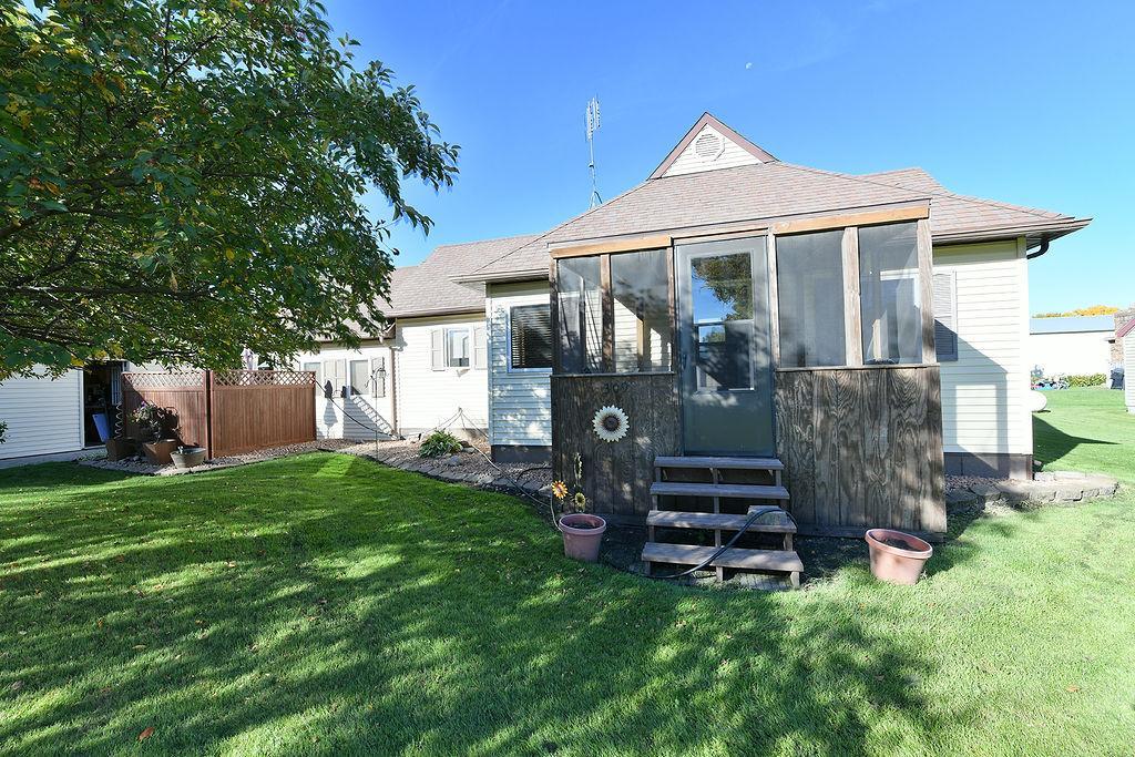 1930 single family home for sale at 309 1st Avenue E in Abercrombie, ND — 3 bed, 1 bath (photo 13 of 34)