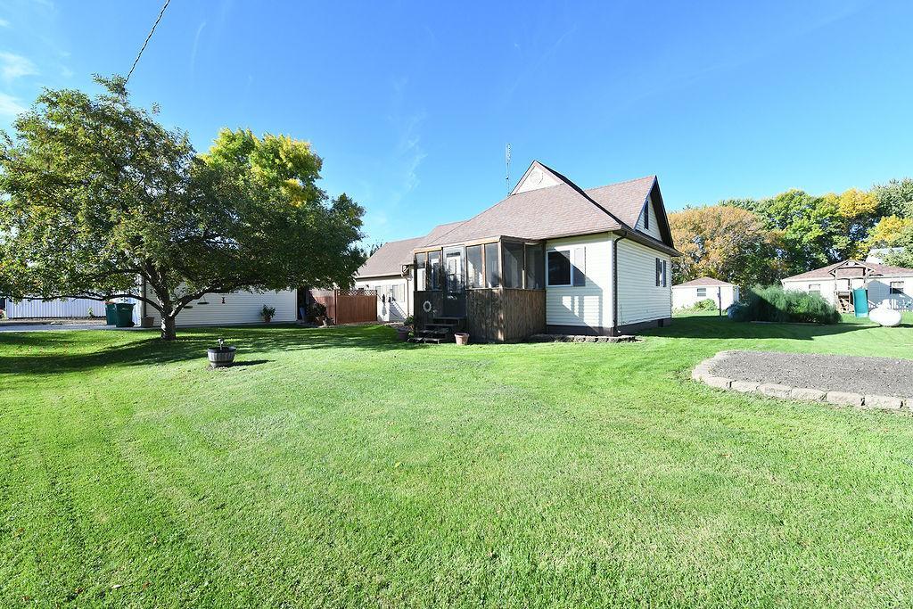 1930 single family home for sale at 309 1st Avenue E in Abercrombie, ND — 3 bed, 1 bath (photo 4 of 34)
