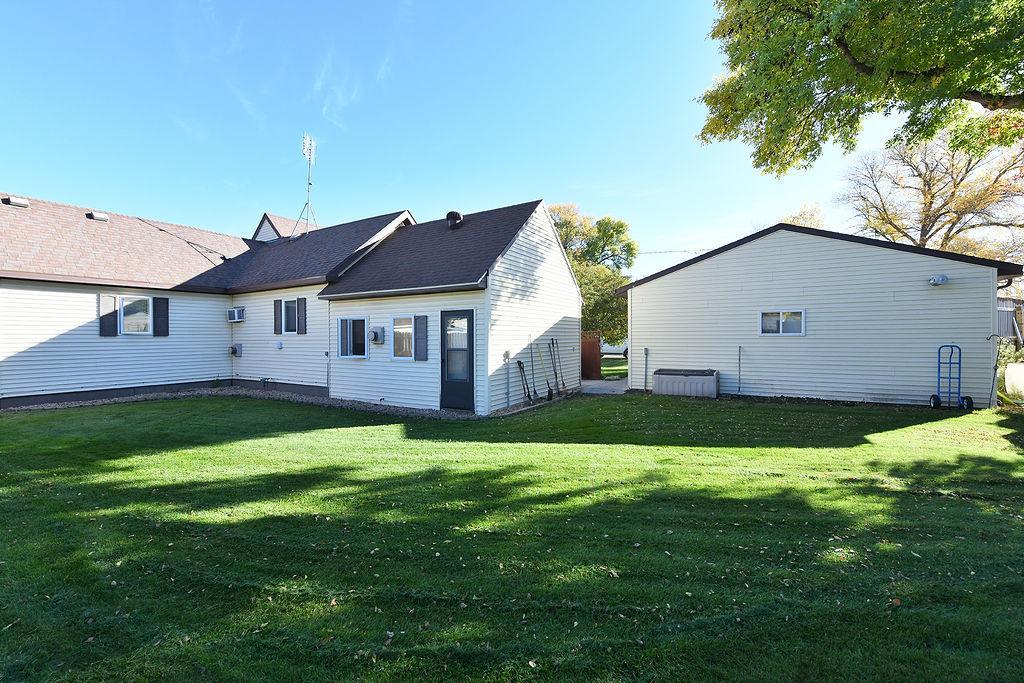 1930 single family home for sale at 309 1st Avenue E in Abercrombie, ND — 3 bed, 1 bath (photo 5 of 34)