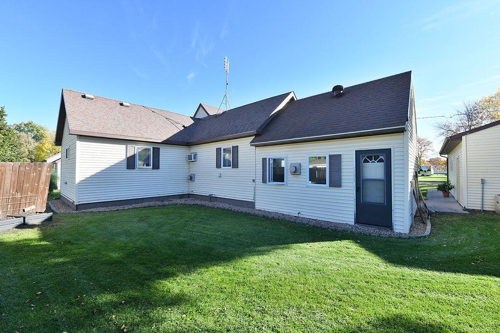 1930 single family home for sale at 309 1st Avenue E in Abercrombie, ND — 3 bed, 1 bath (photo 6 of 34)