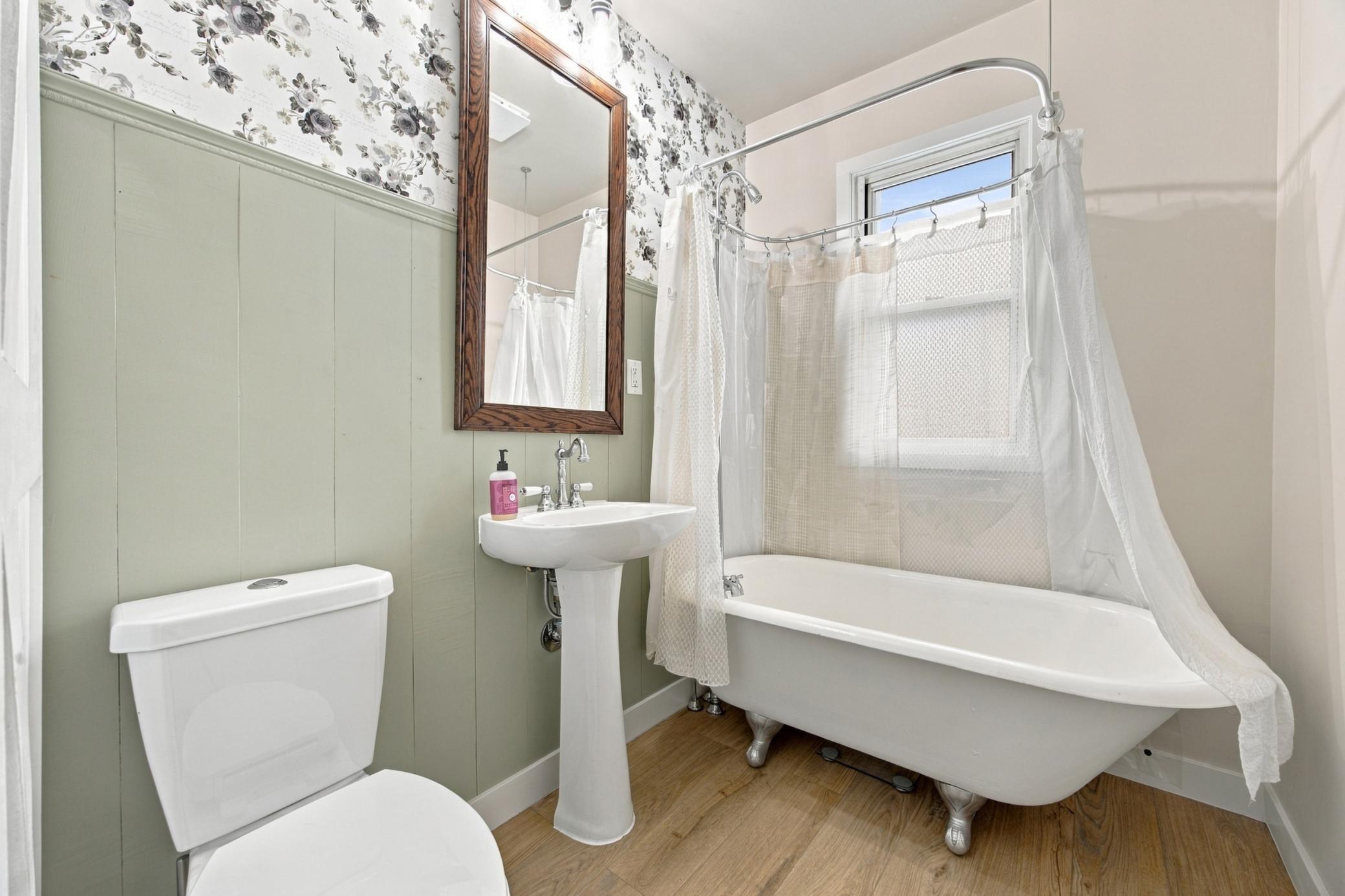 1923 single family home for sale at 47 Center Street in West Fargo, ND — 2 bed, 2 bath (photo 14 of 28)